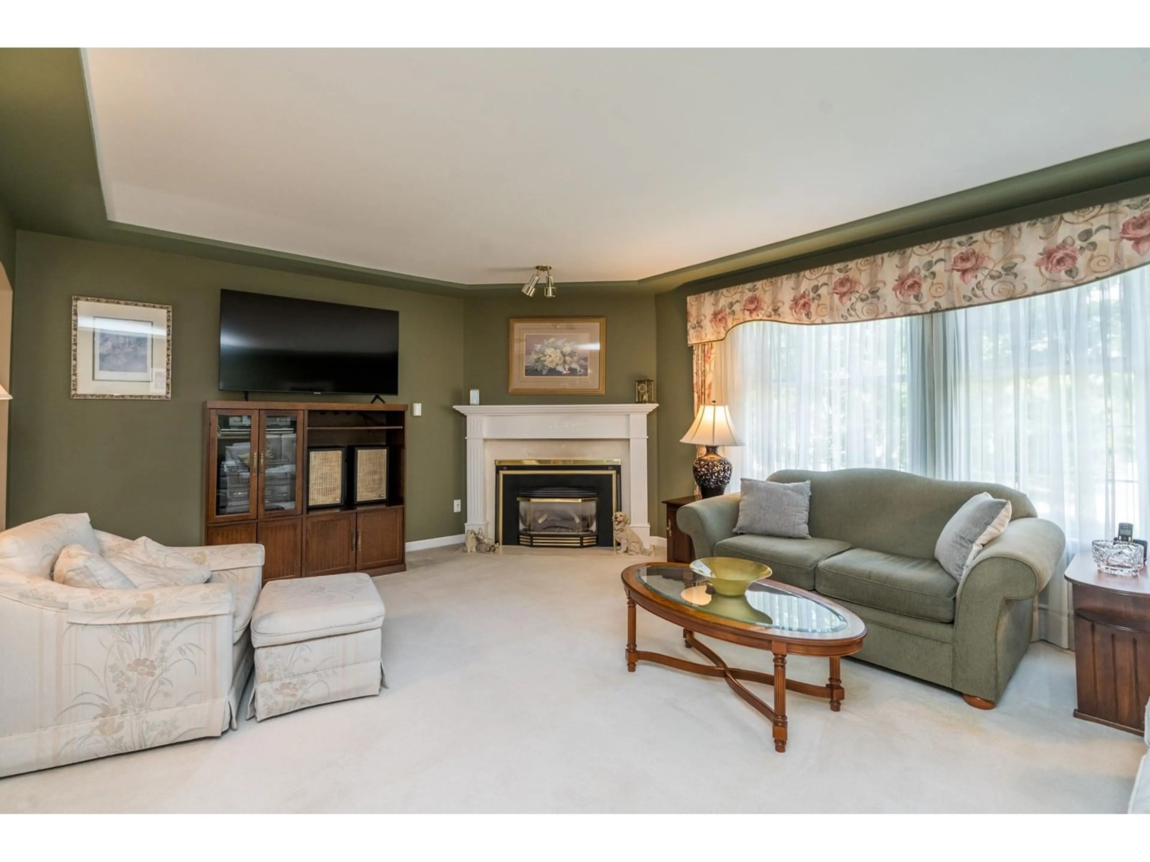 Living room, carpet floors for 35 9168 FLEETWOOD WAY, Surrey British Columbia V3R0P1