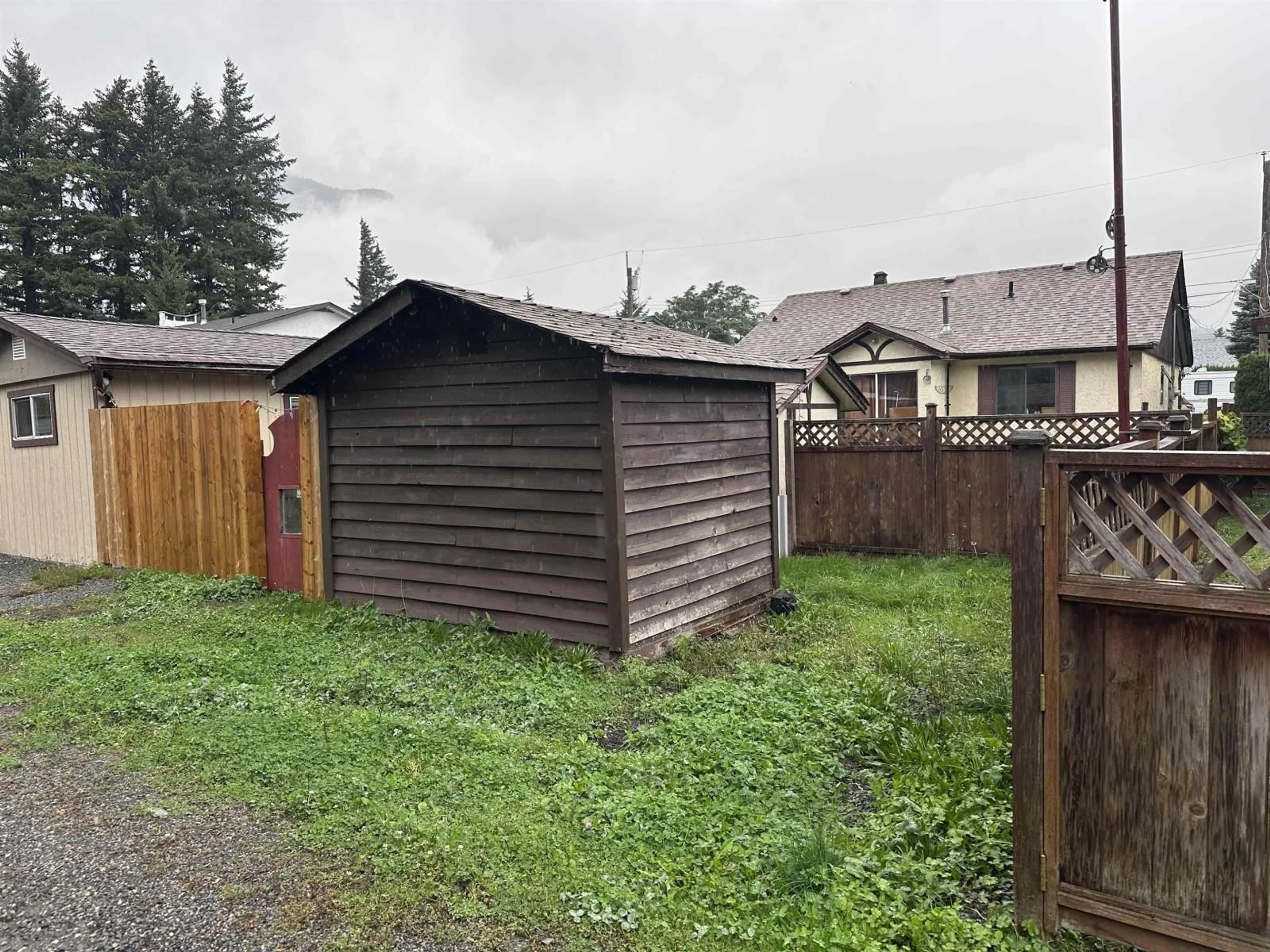 Shed for 542 STUART STREET, Hope British Columbia V0X1L0