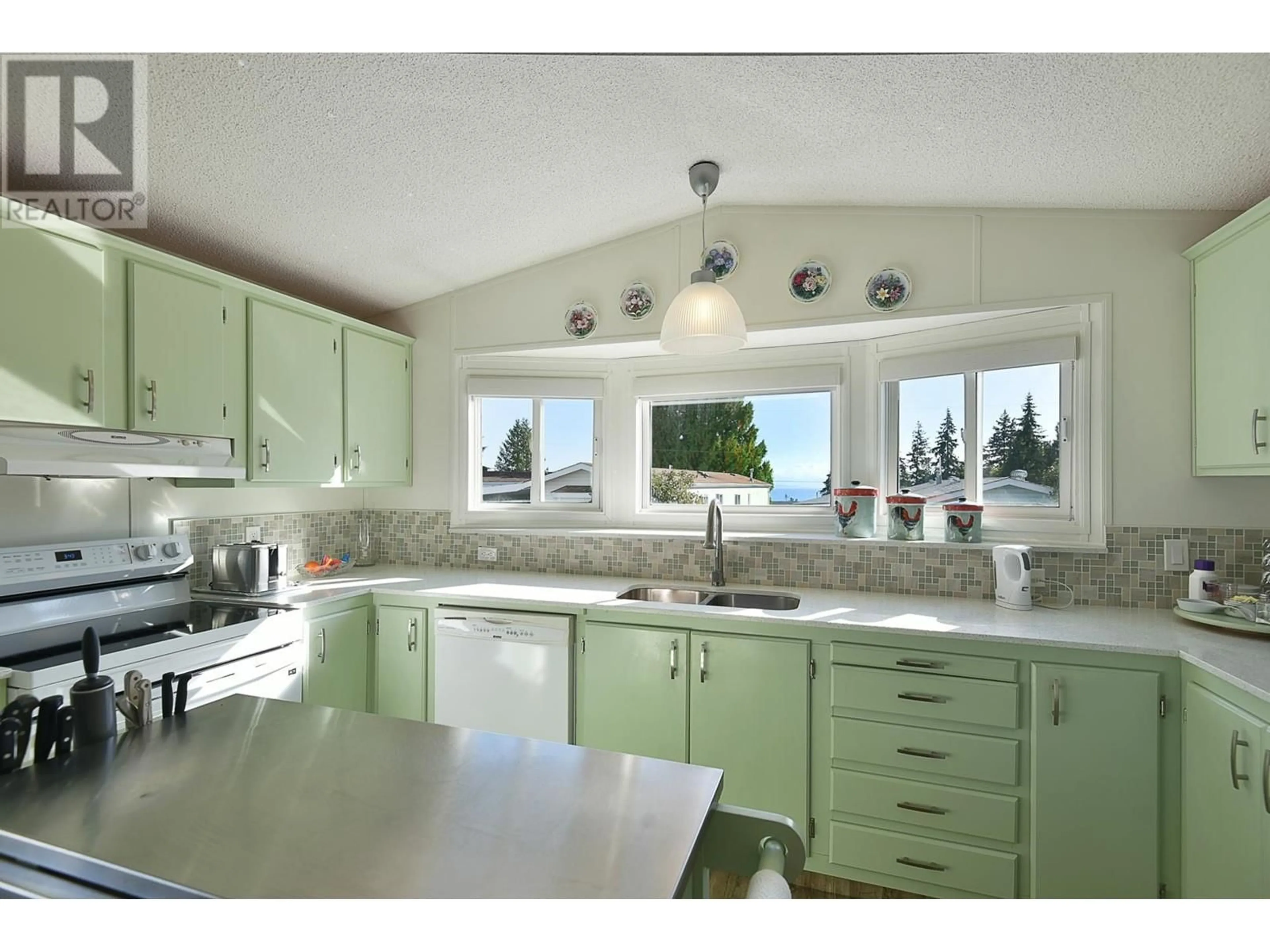 Kitchen for 11 5575 MASON ROAD, Sechelt British Columbia V7Z0K9