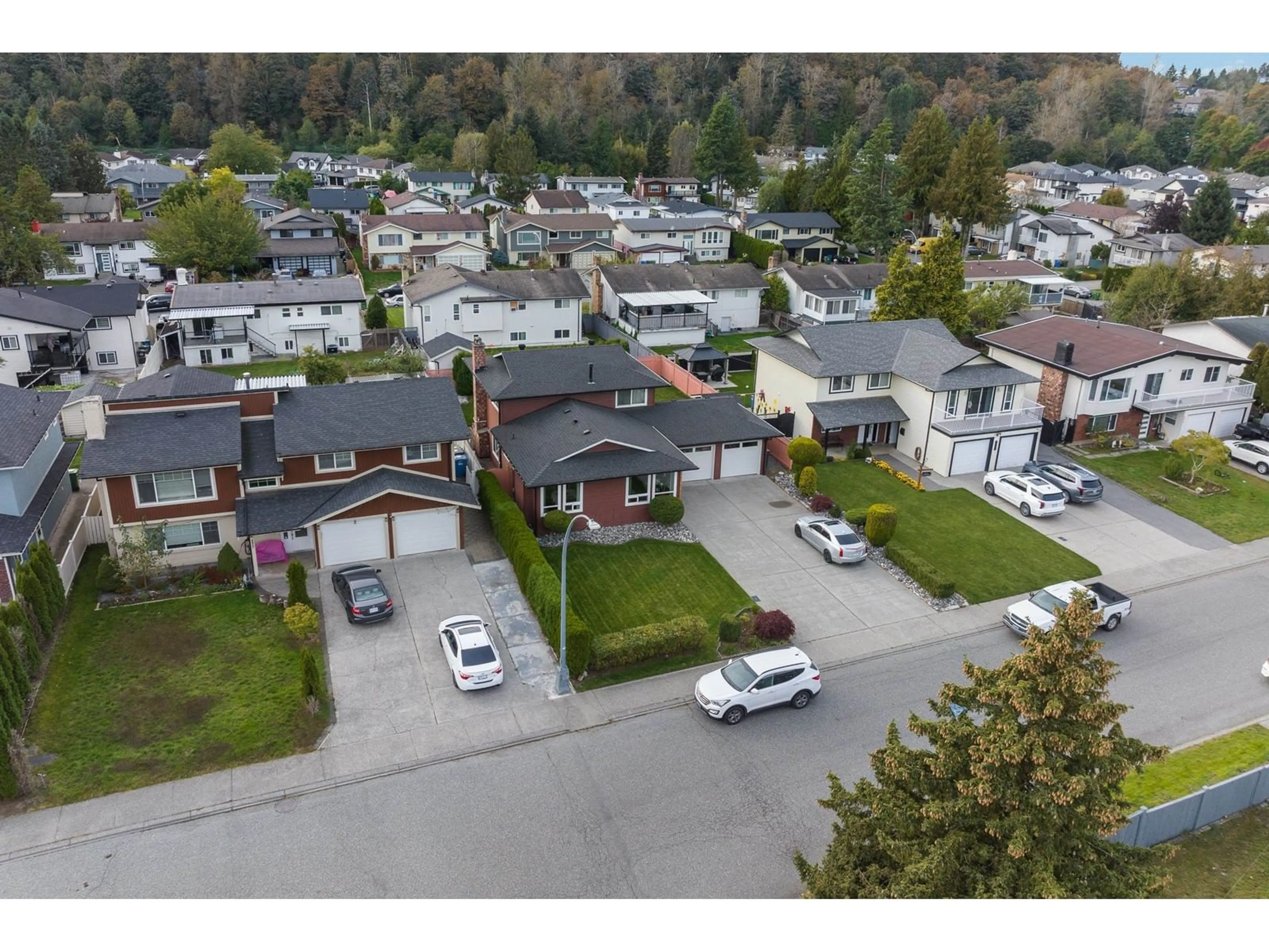 Frontside or backside of a home, the street view for 3295 SATURNA CRESCENT, Abbotsford British Columbia V2T4R9