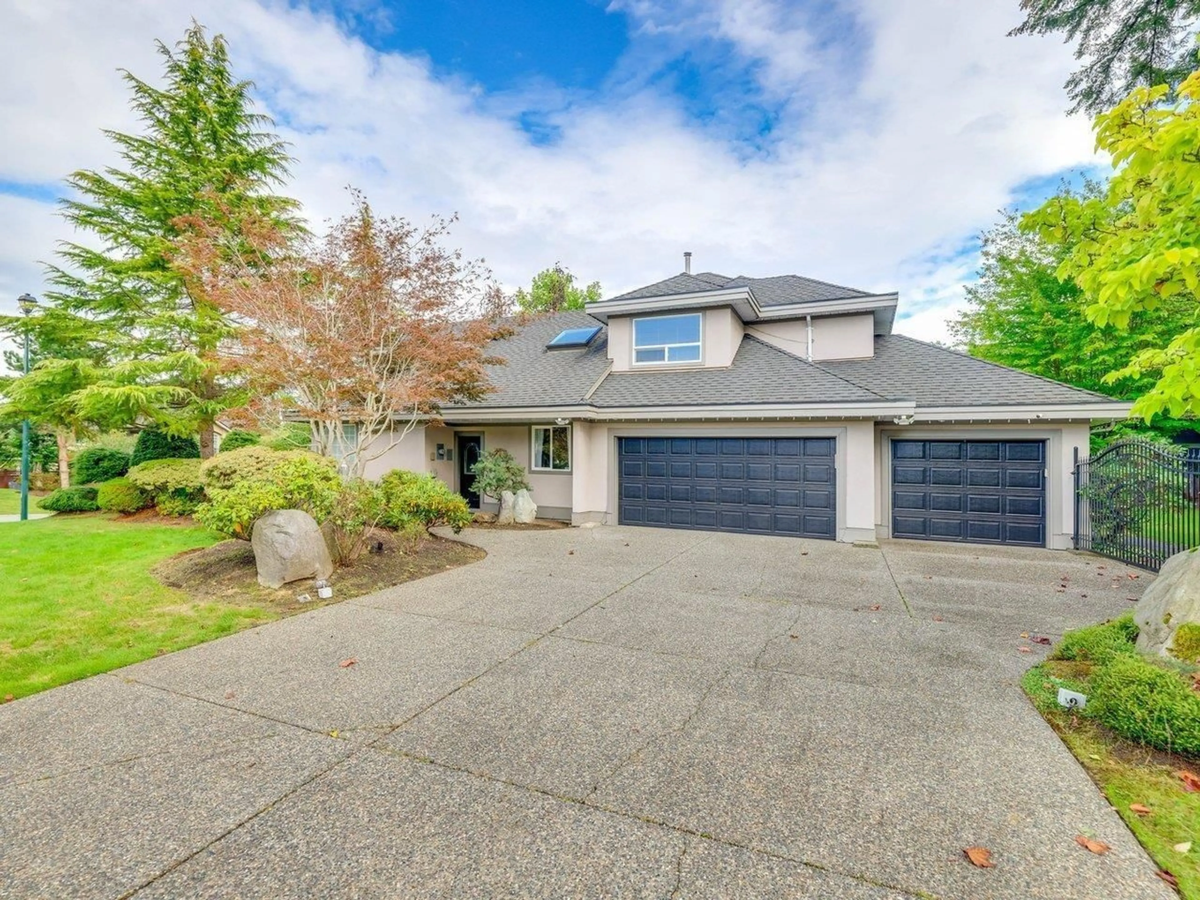 Frontside or backside of a home, the street view for 14088 29A AVENUE, Surrey British Columbia V4P2J8