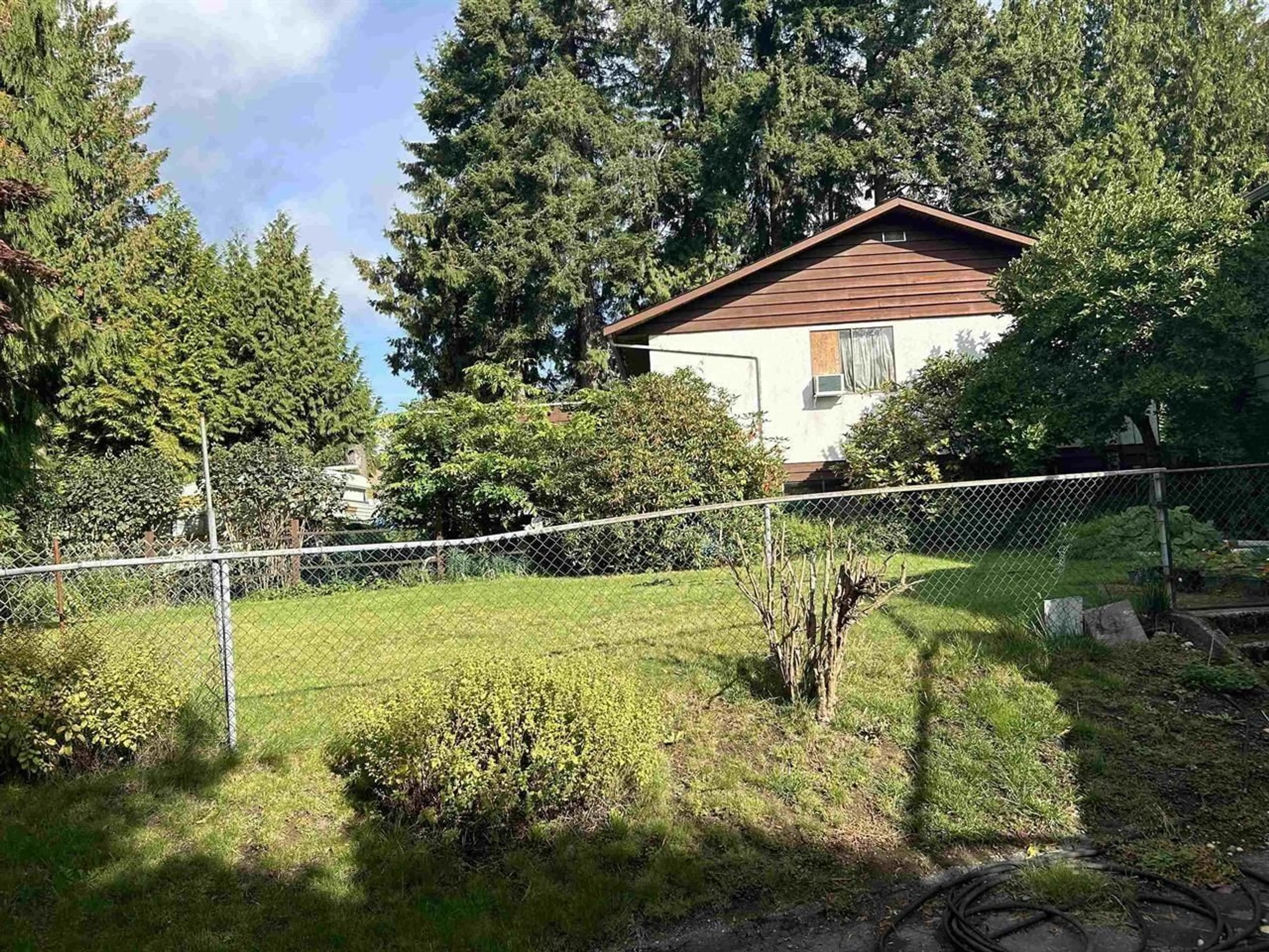 Unknown for 10297 144A, Surrey British Columbia V3R6M8