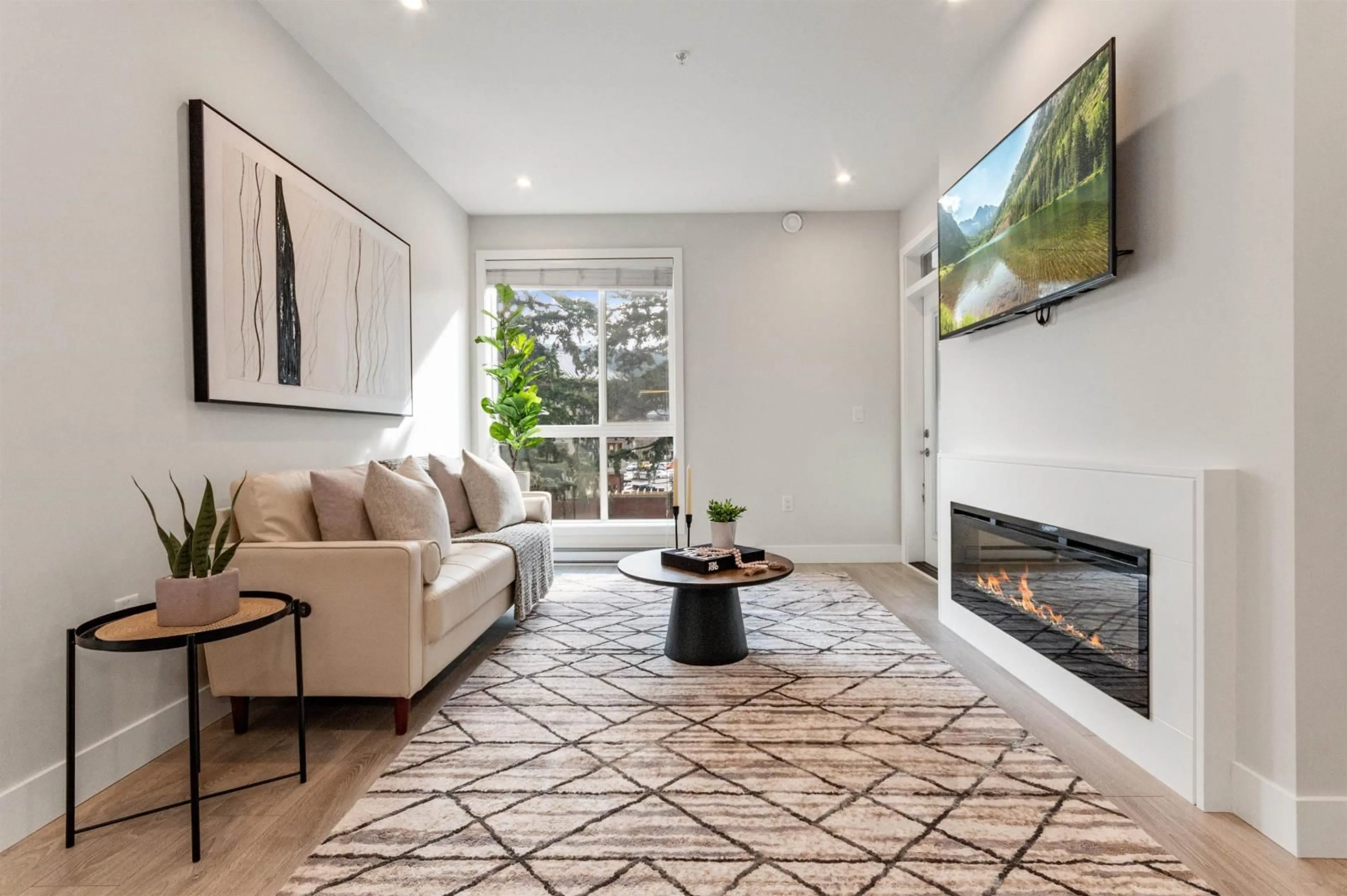 Living room with furniture, unknown for 305 45510 MARKET WAY|Garrison Crossing, Chilliwack British Columbia V2R6E1