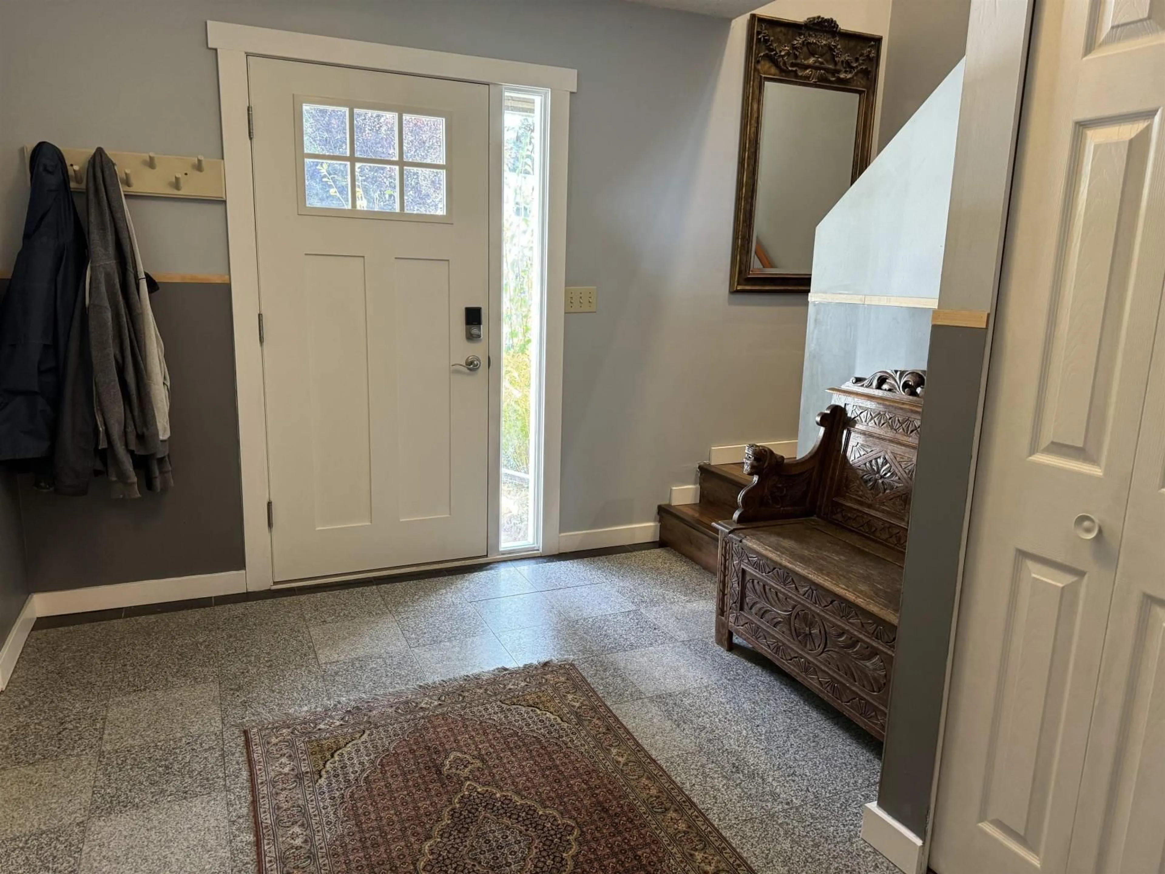Indoor entryway for 604 LAKBERG CRESCENT, Harrison Hot Springs British Columbia V0M1K0