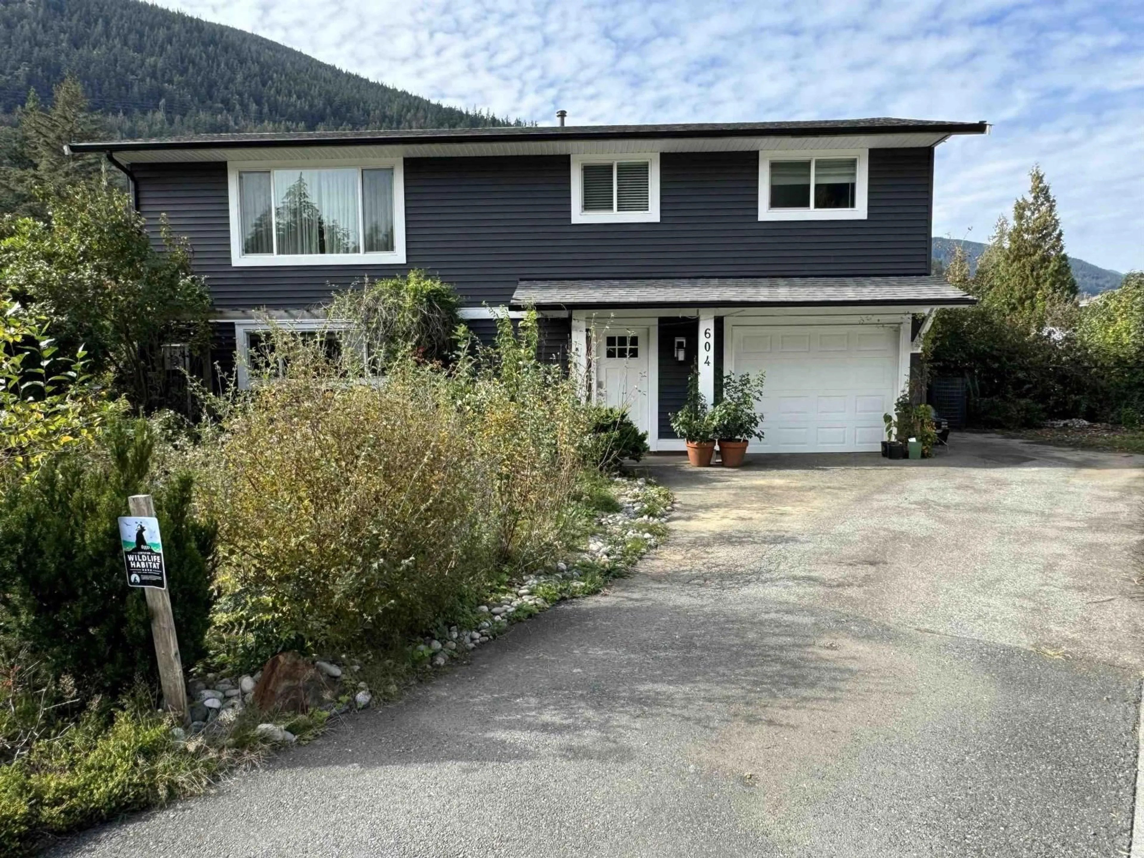 Frontside or backside of a home, cottage for 604 LAKBERG CRESCENT, Harrison Hot Springs British Columbia V0M1K0