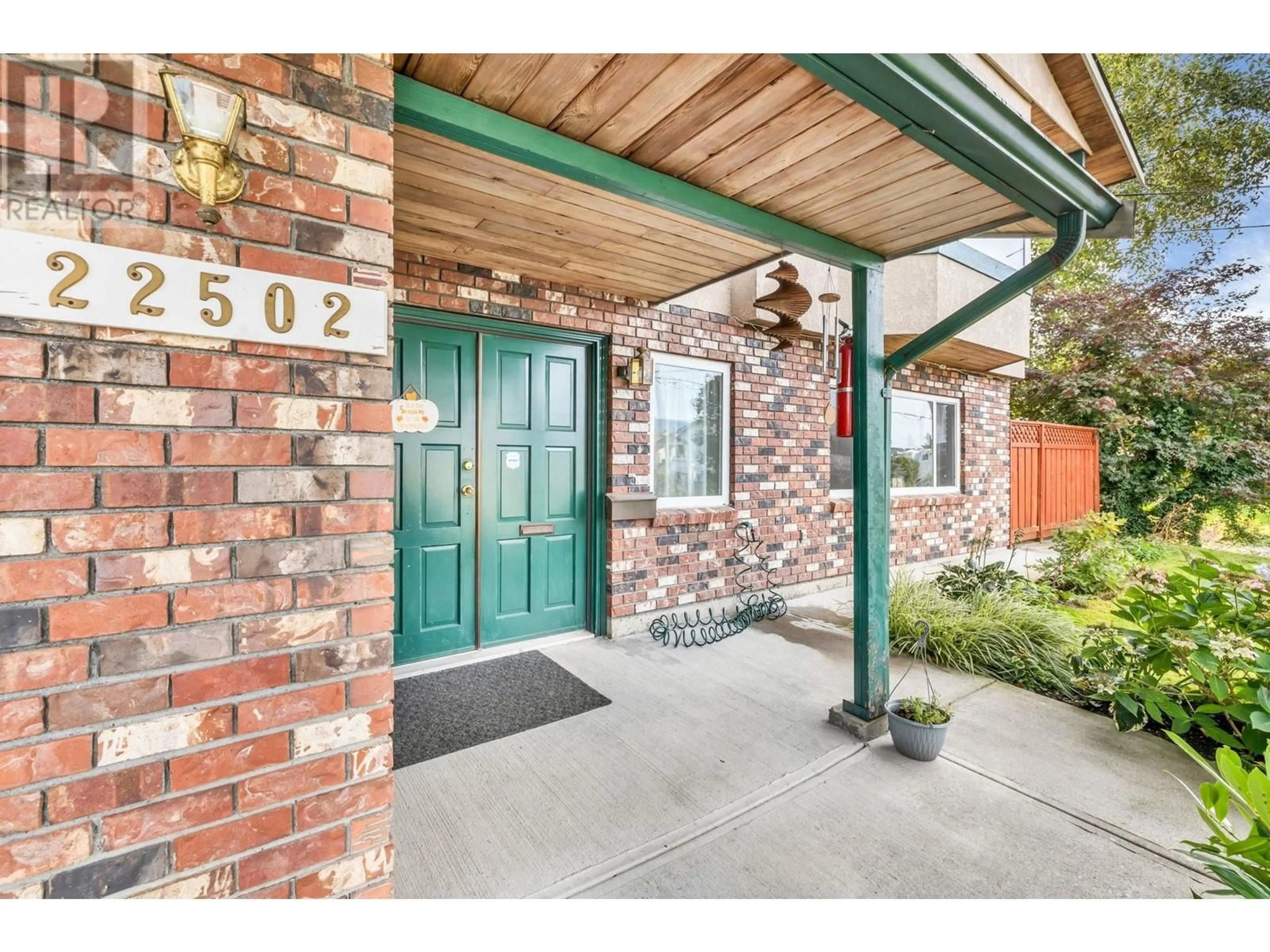 Indoor entryway for 22502 124 AVENUE, Maple Ridge British Columbia V2X4J8