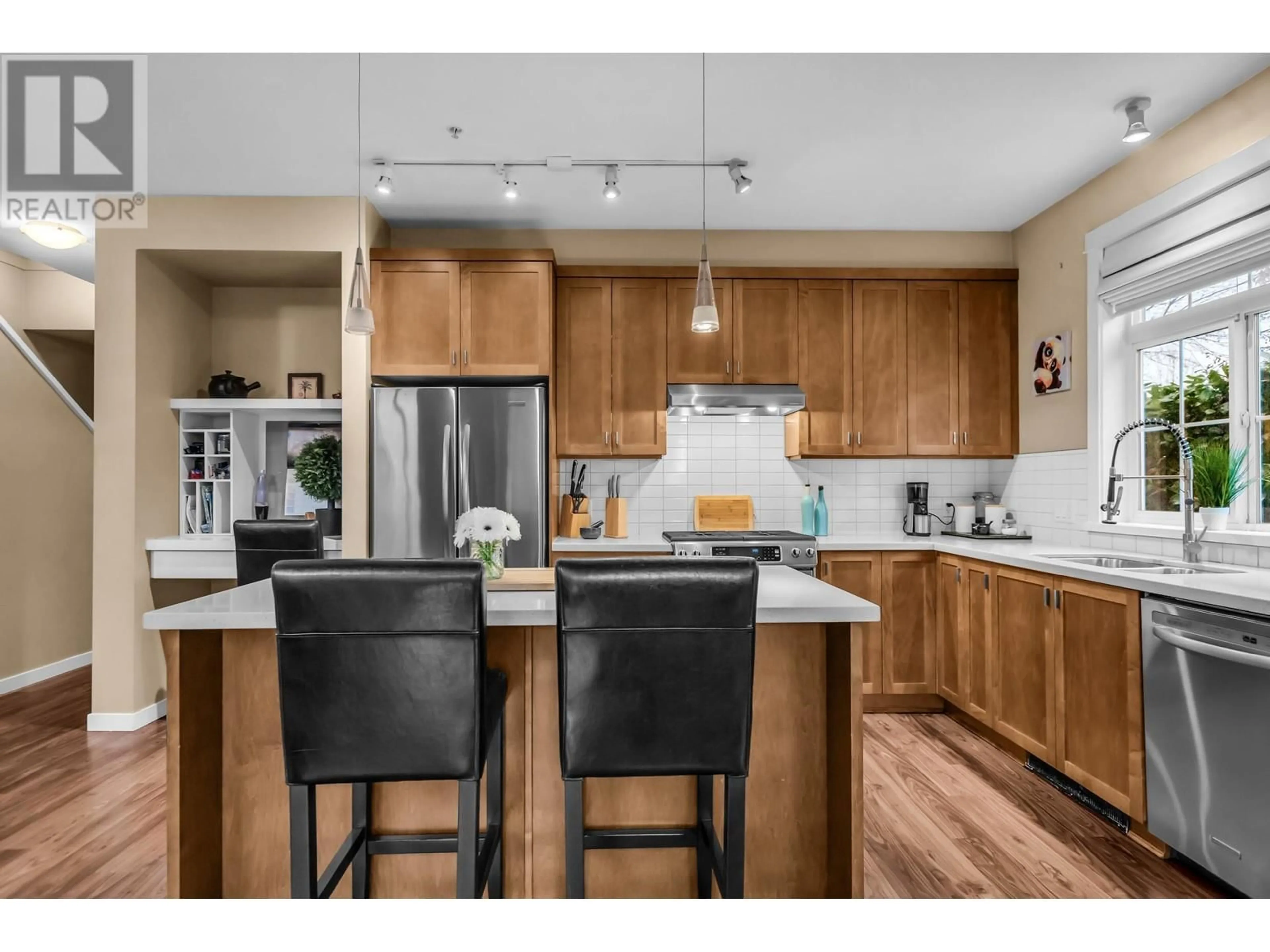 Open concept kitchen for 11 19490 FRASER WAY, Pitt Meadows British Columbia V3Y0B6