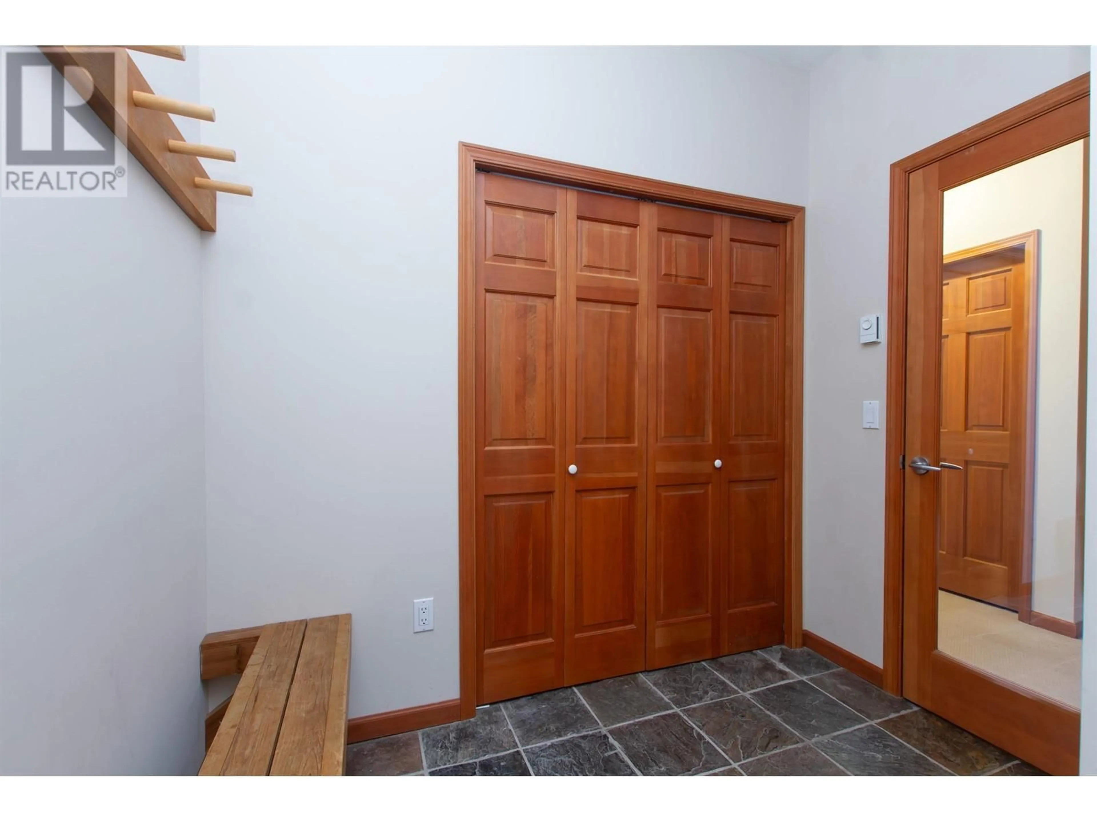 Indoor entryway for 203 - 3300 PTARMIGAN PLACE, Whistler British Columbia V8E0V5