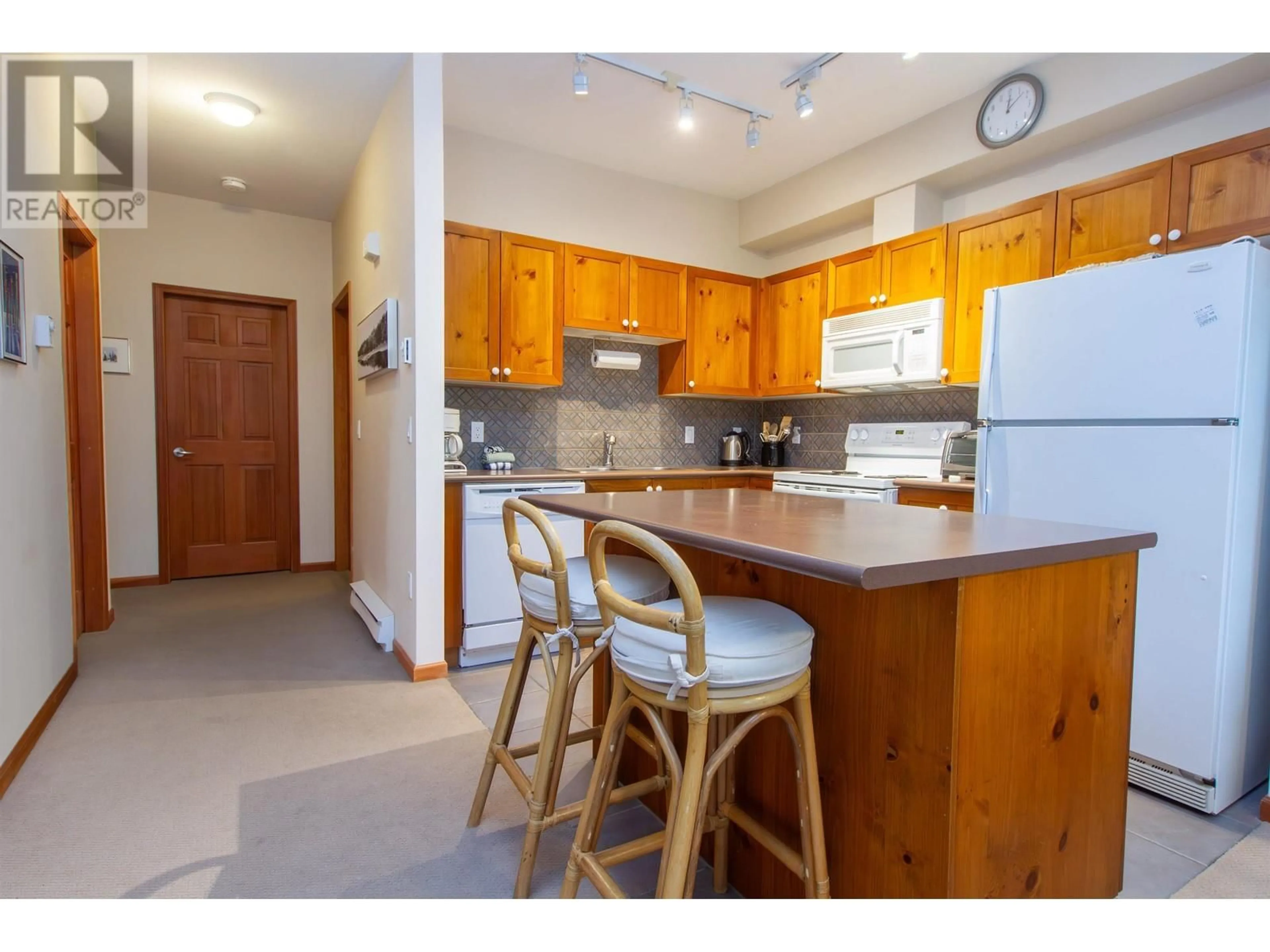 Standard kitchen, unknown for 203 - 3300 PTARMIGAN PLACE, Whistler British Columbia V8E0V5