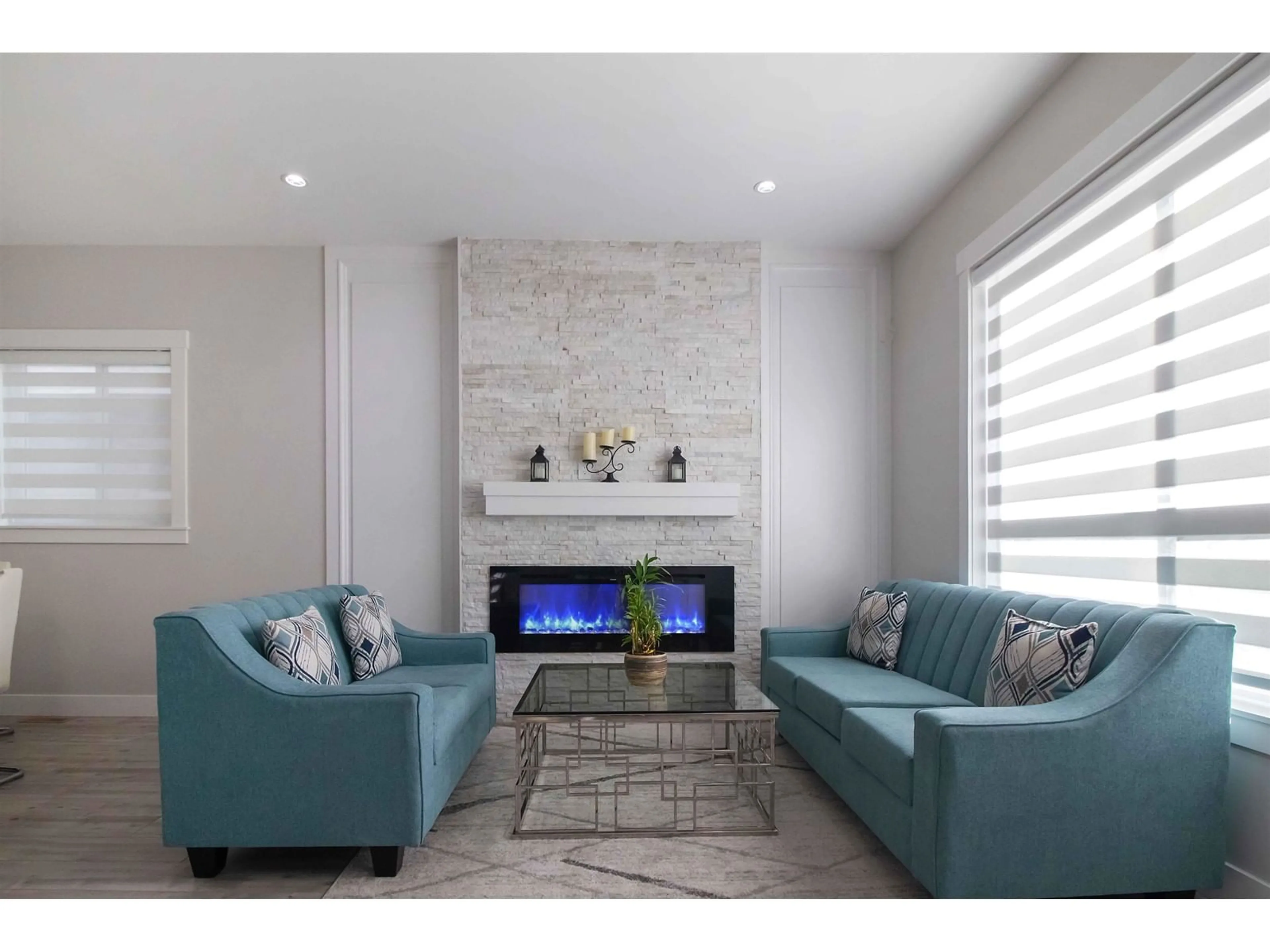 Living room, wood floors for 6870 197B STREET, Langley British Columbia V2Y3H4