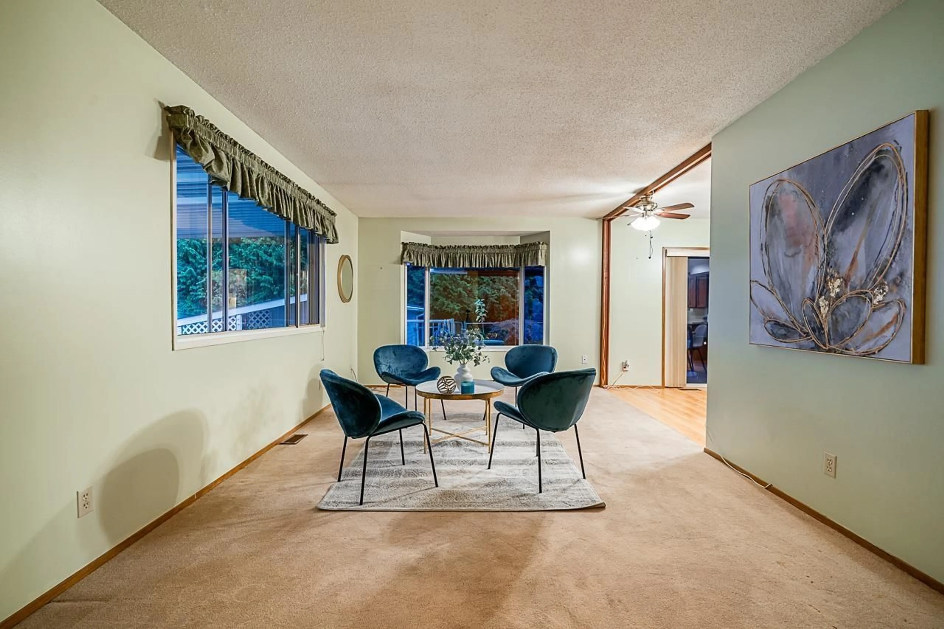 Dining room, carpet floors, cottage for 107 27111 0 AVENUE, Langley British Columbia V4W2T3