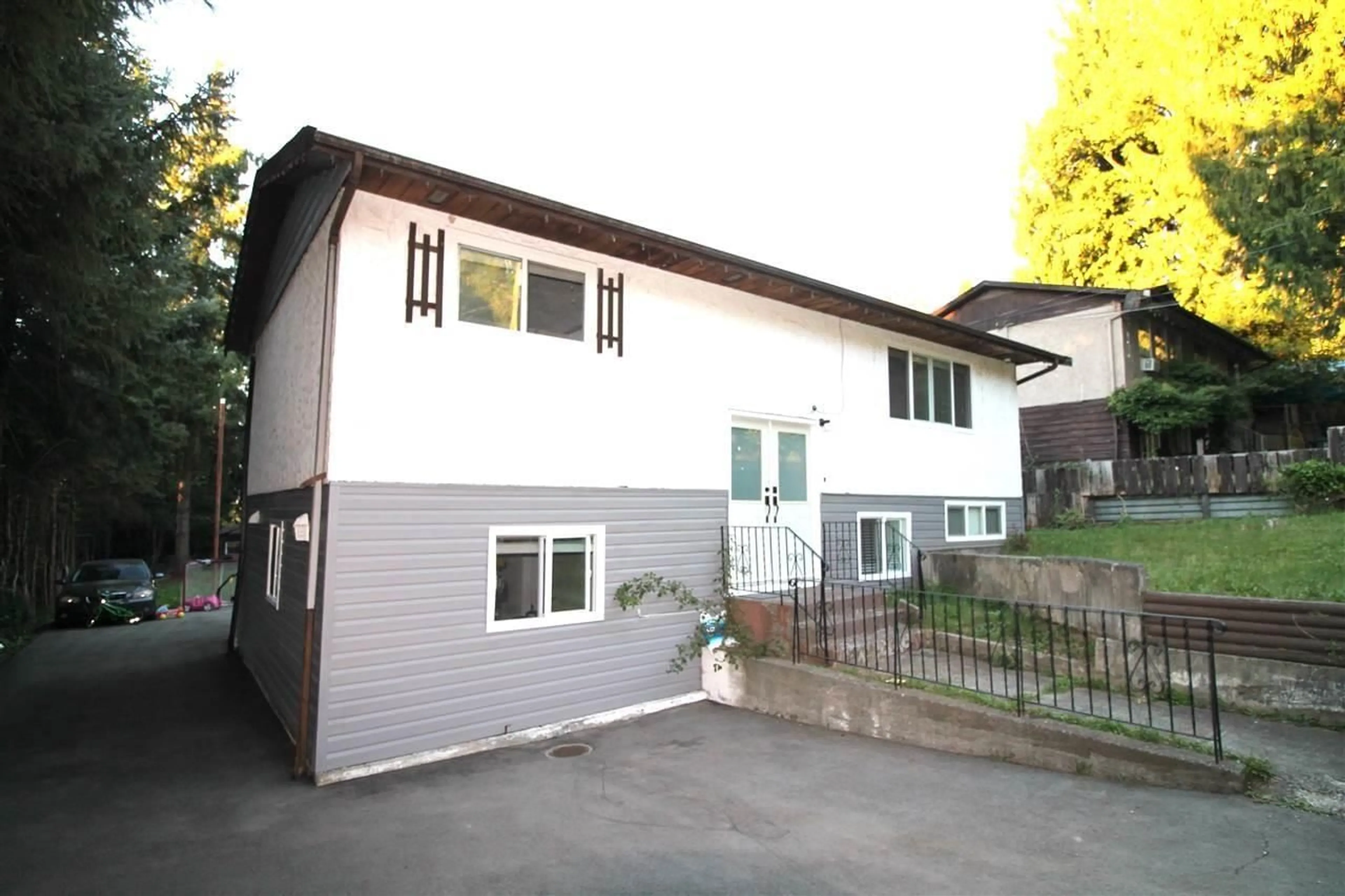 A pic from exterior of the house or condo, the front or back of building for 12347 103A AVENUE, Surrey British Columbia V3V3H1