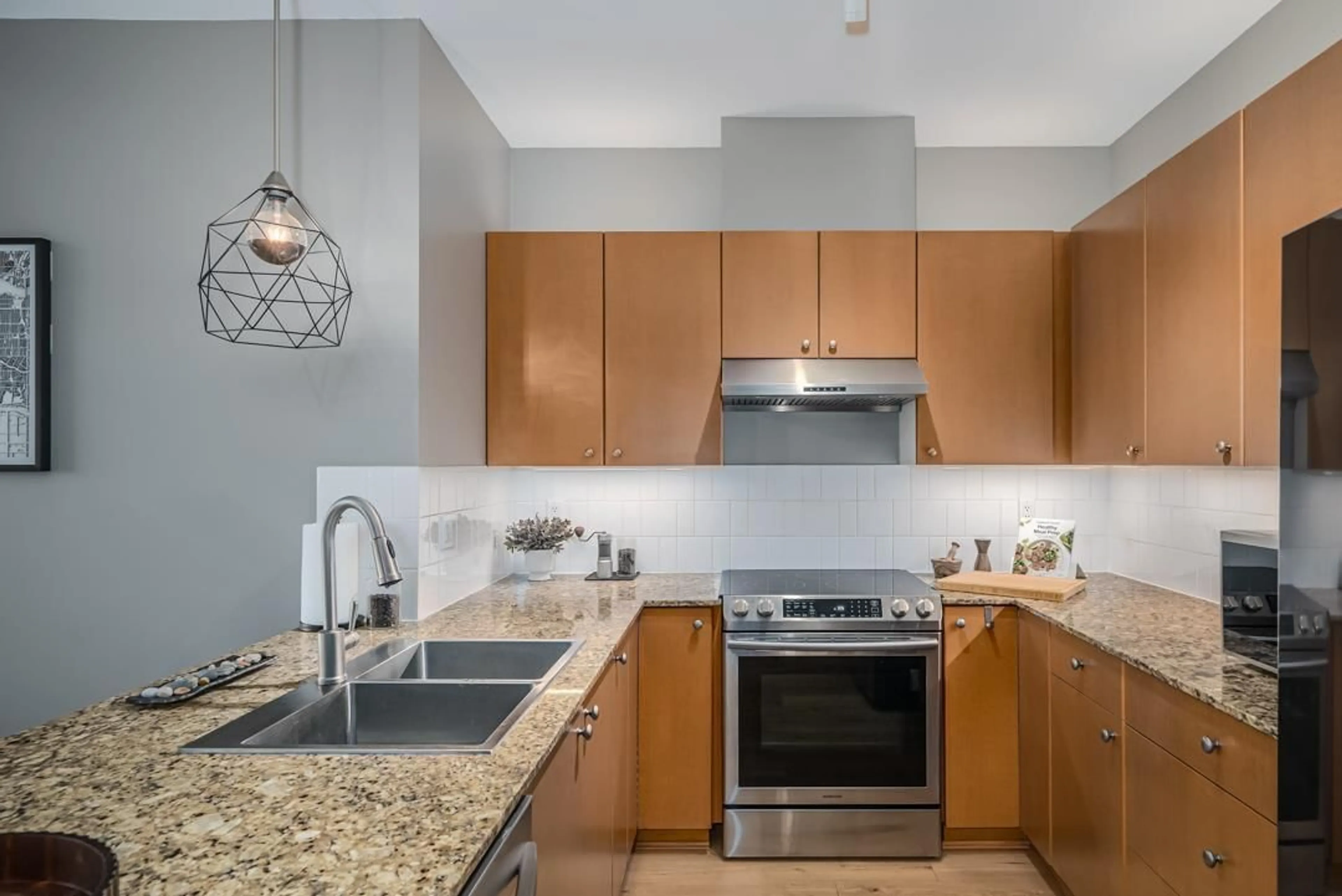 Standard kitchen, wood floors, mountain for 429 15380 102A AVENUE, Surrey British Columbia V3R0B3