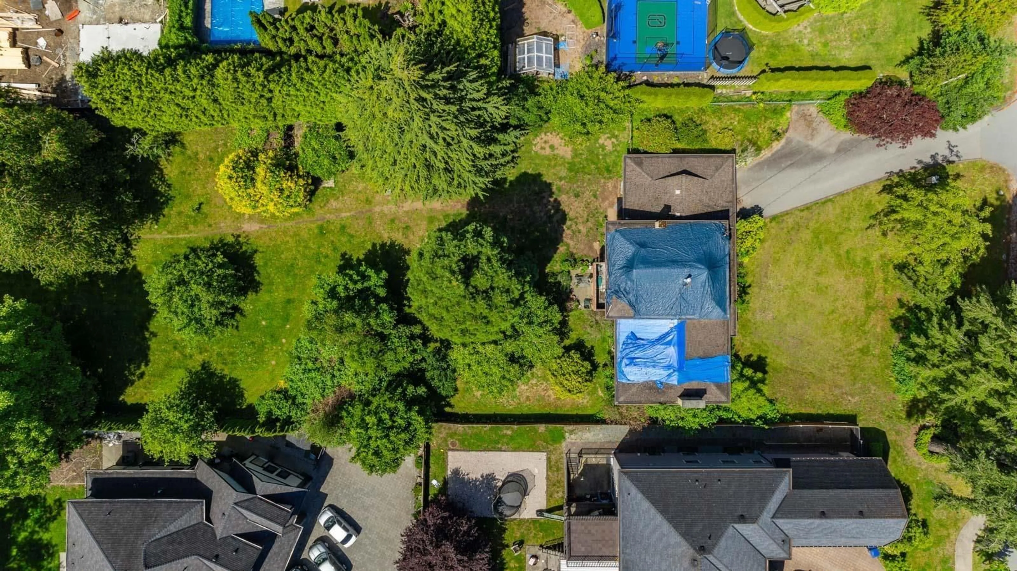 A pic from outside/outdoor area/front of a property/back of a property/a pic from drone, unknown for 5661 146 STREET, Surrey British Columbia V3S2Z5