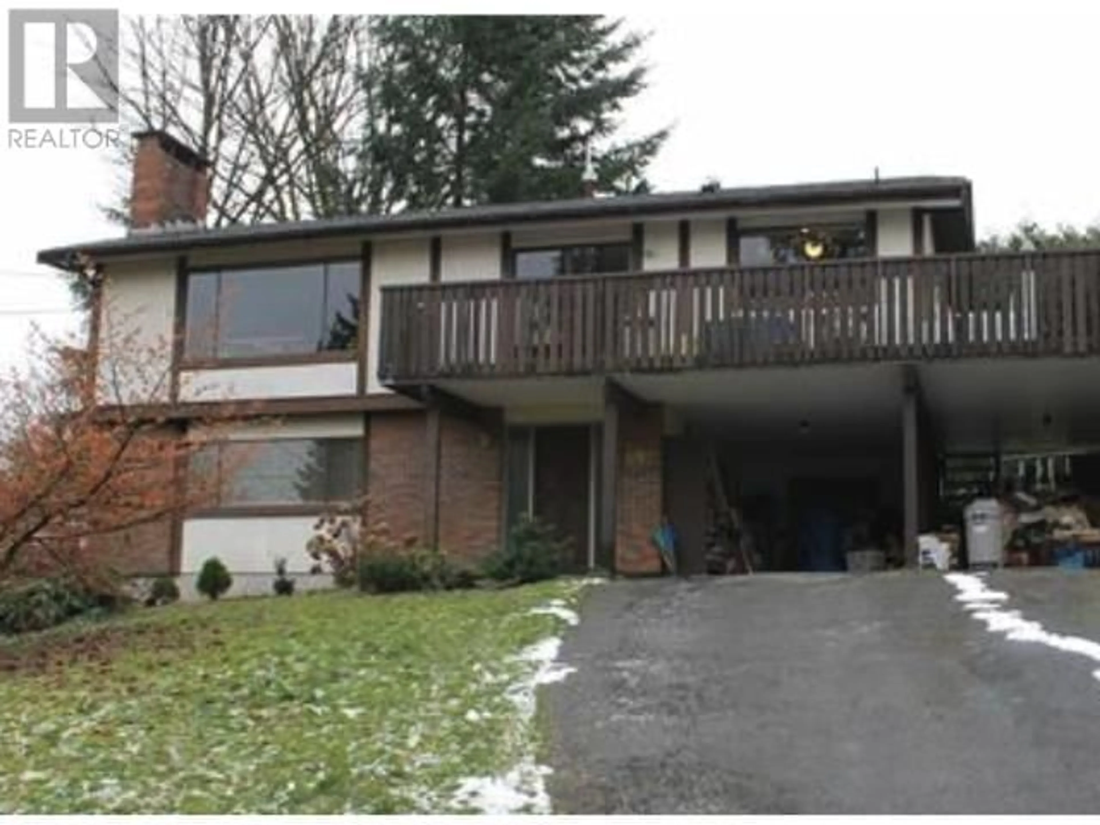 A pic from outside/outdoor area/front of a property/back of a property/a pic from drone, mountain view for 992 OGDEN STREET, Coquitlam British Columbia V3C3P1
