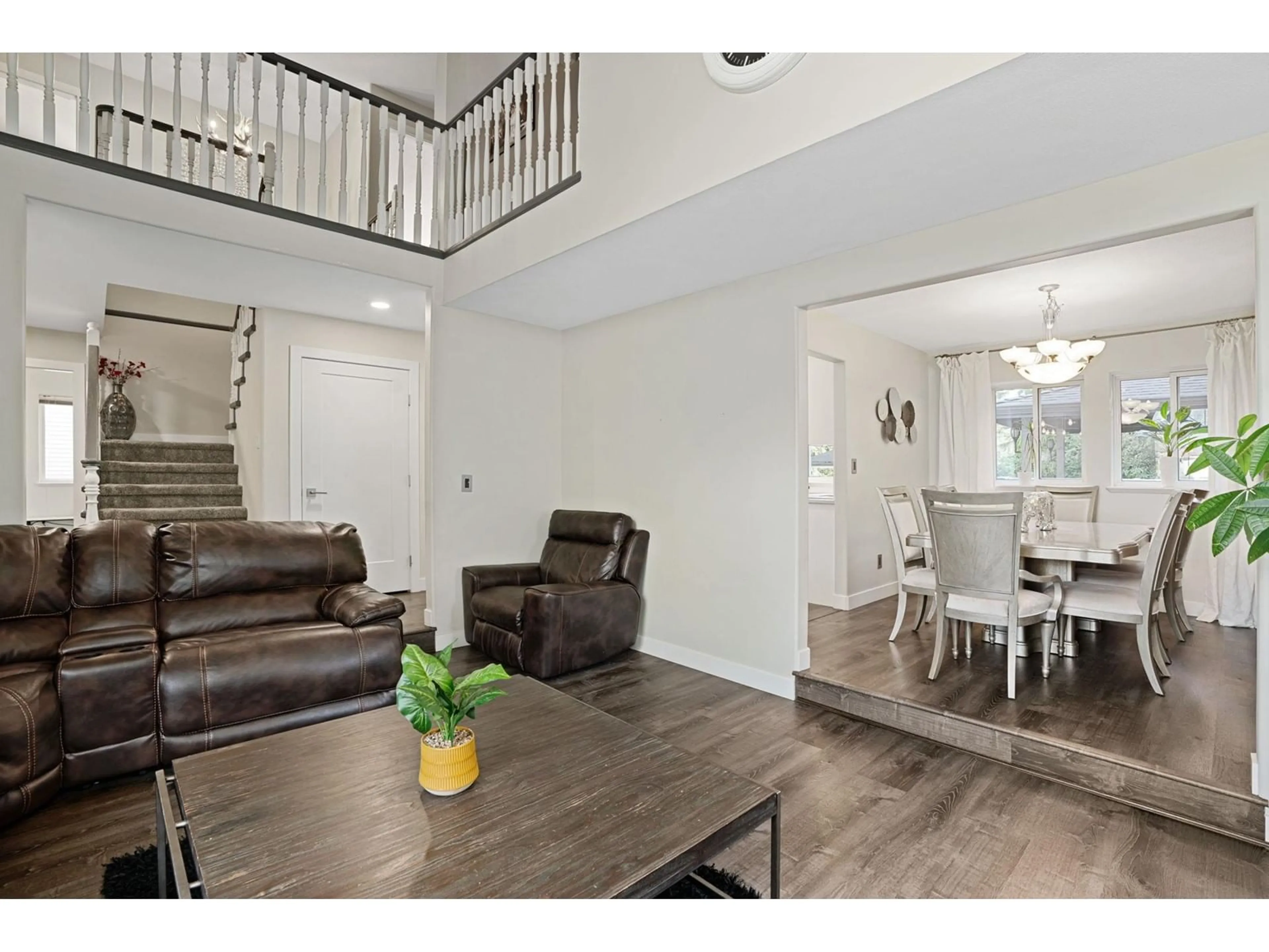 Indoor entryway, wood floors for 20812 43 AVENUE, Langley British Columbia V3A7Z6