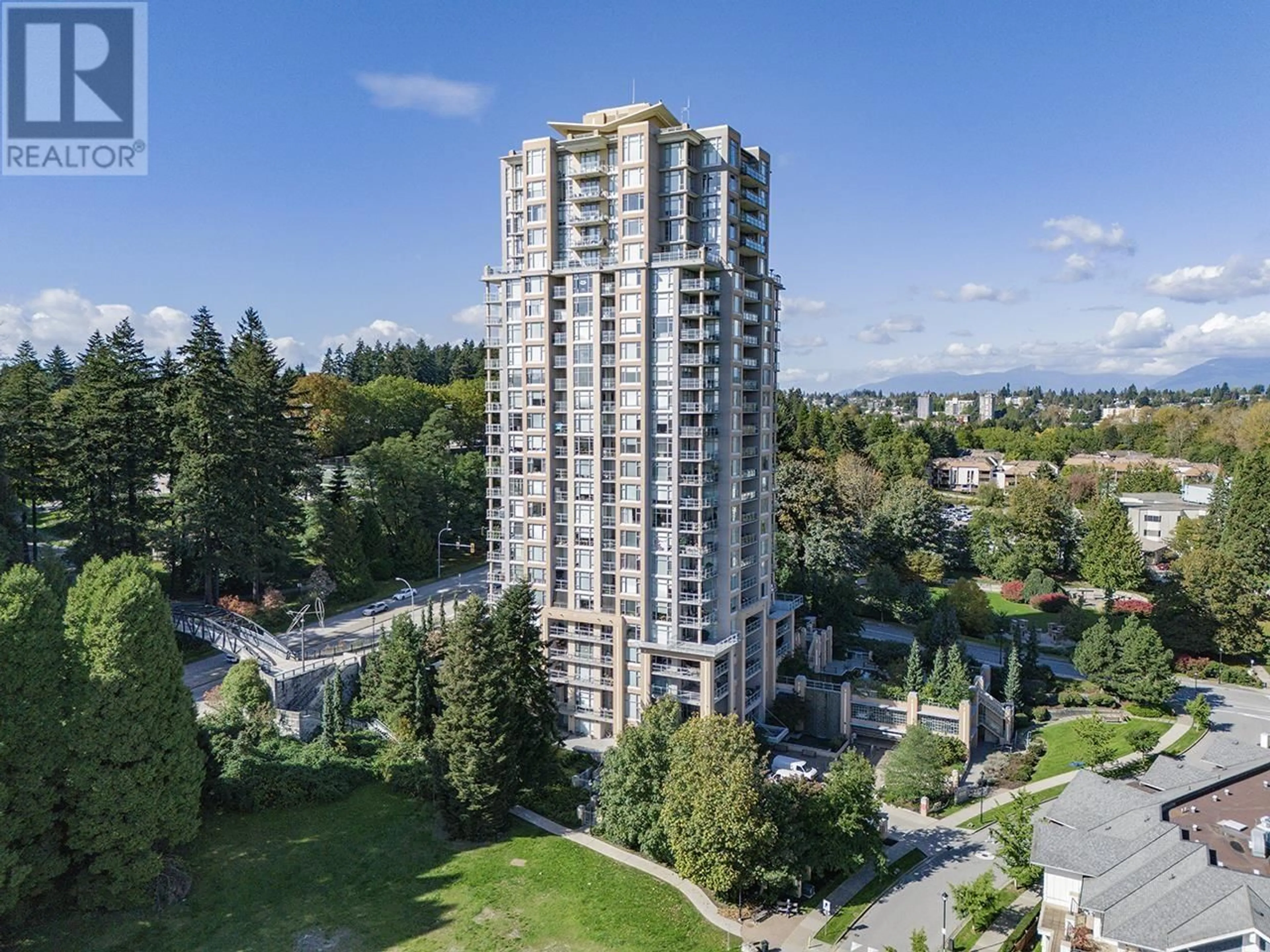 A pic from exterior of the house or condo, the view of city buildings for 1008 280 ROSS DRIVE, New Westminster British Columbia V3L0C2