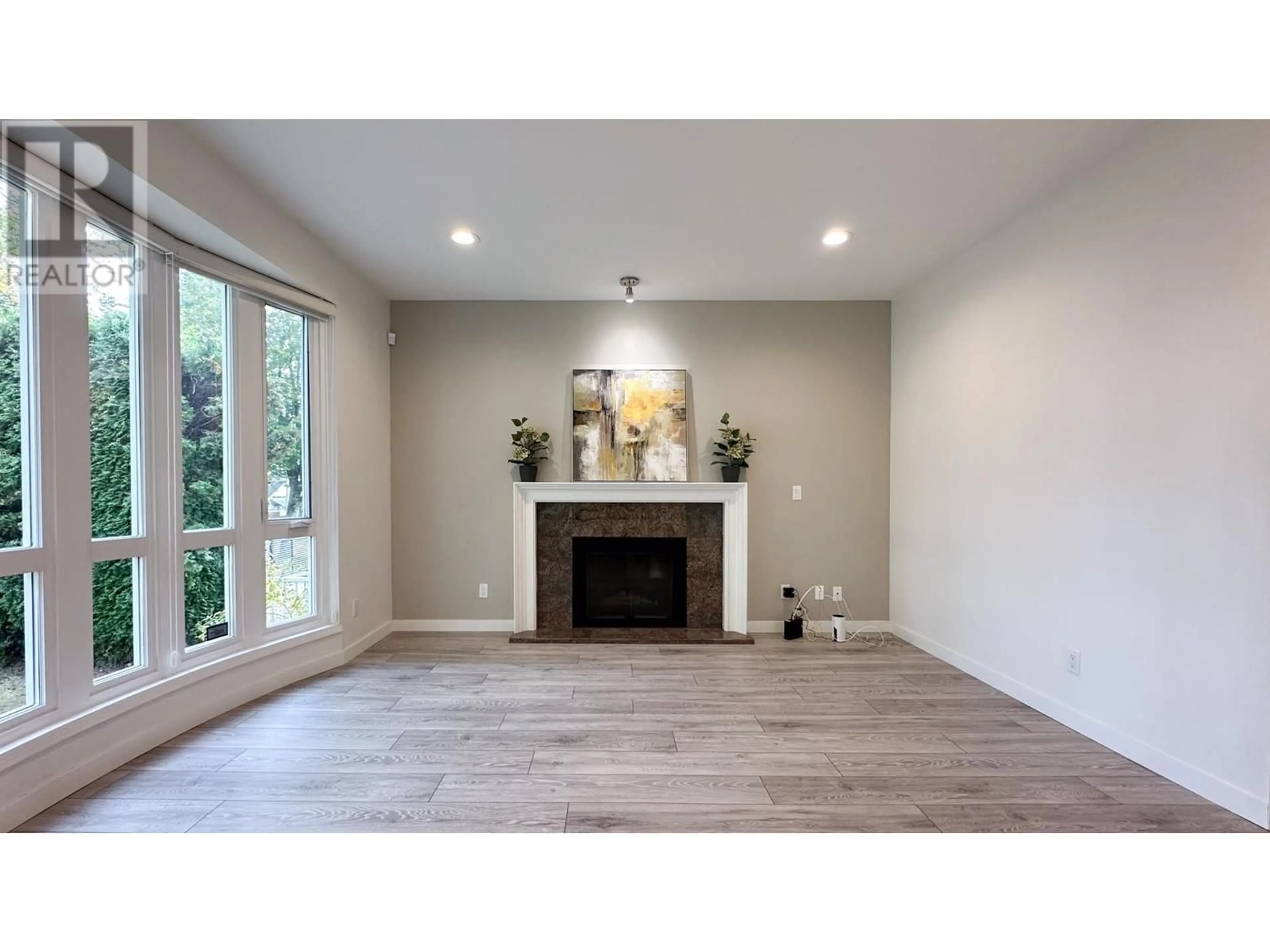 Living room, wood floors for 7567 ONTARIO STREET, Vancouver British Columbia V5X3C3