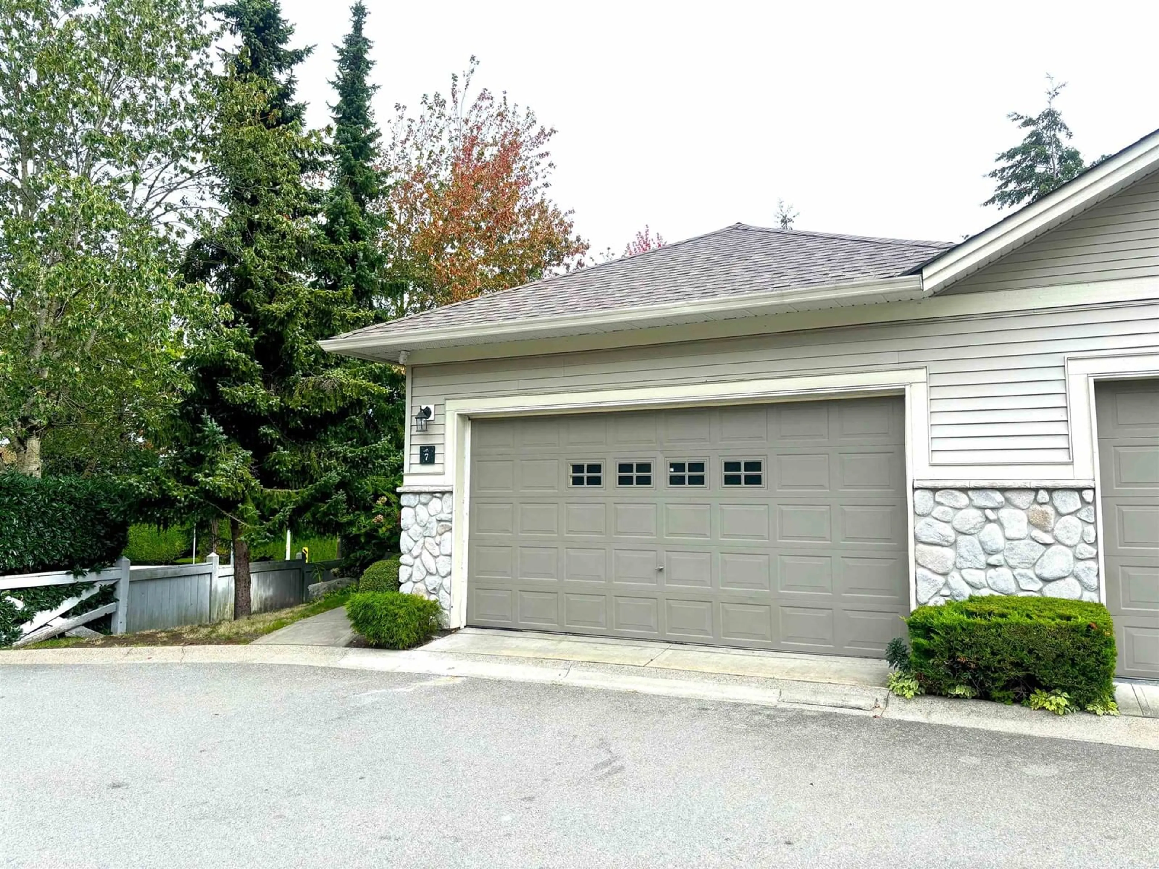 Indoor garage, cement floor for 7 16888 80 AVENUE, Surrey British Columbia V4N5A1