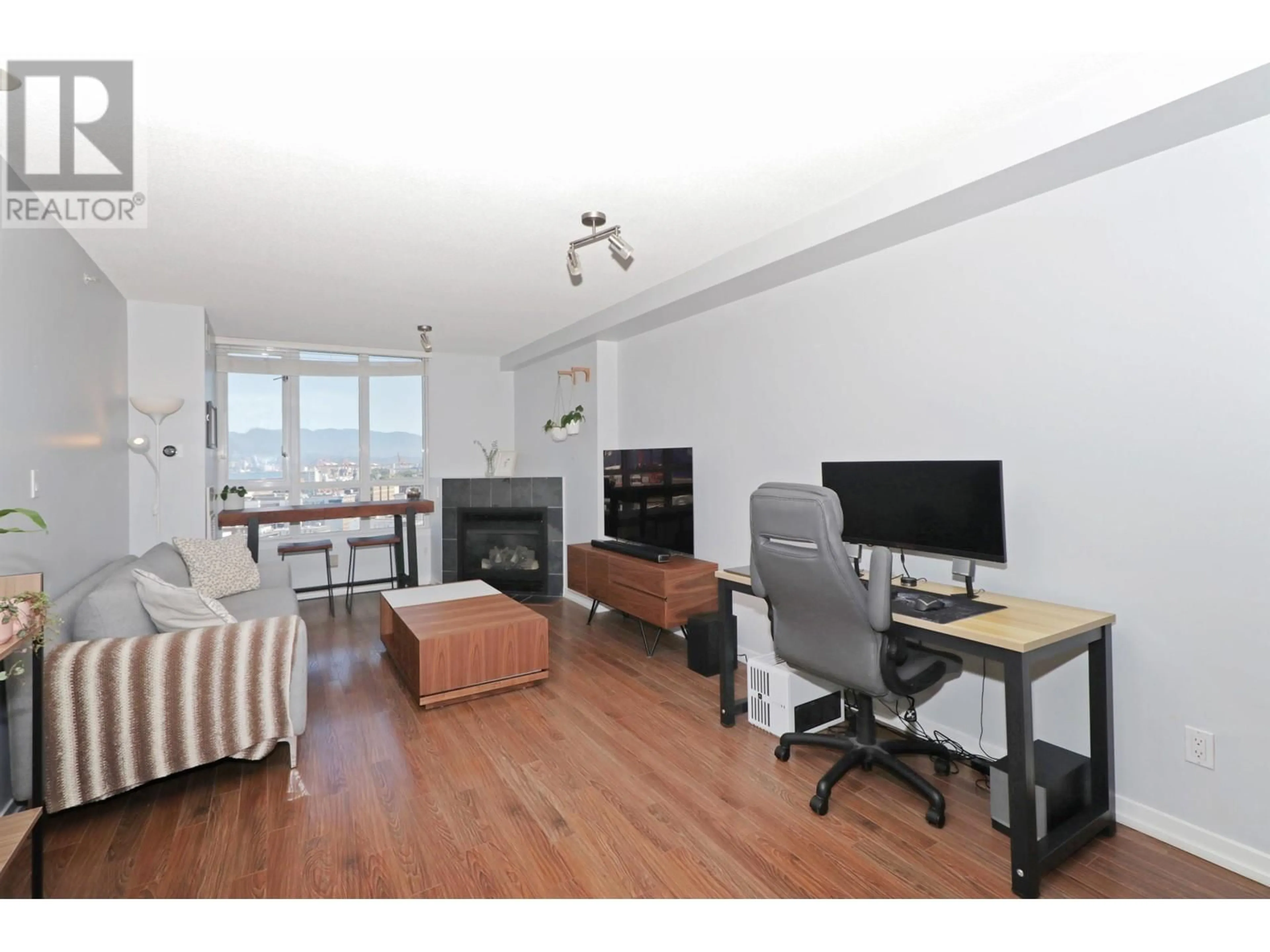 Living room with furniture, wood/laminate floor for 2207 - 63 KEEFER PLACE, Vancouver British Columbia V6B6N6