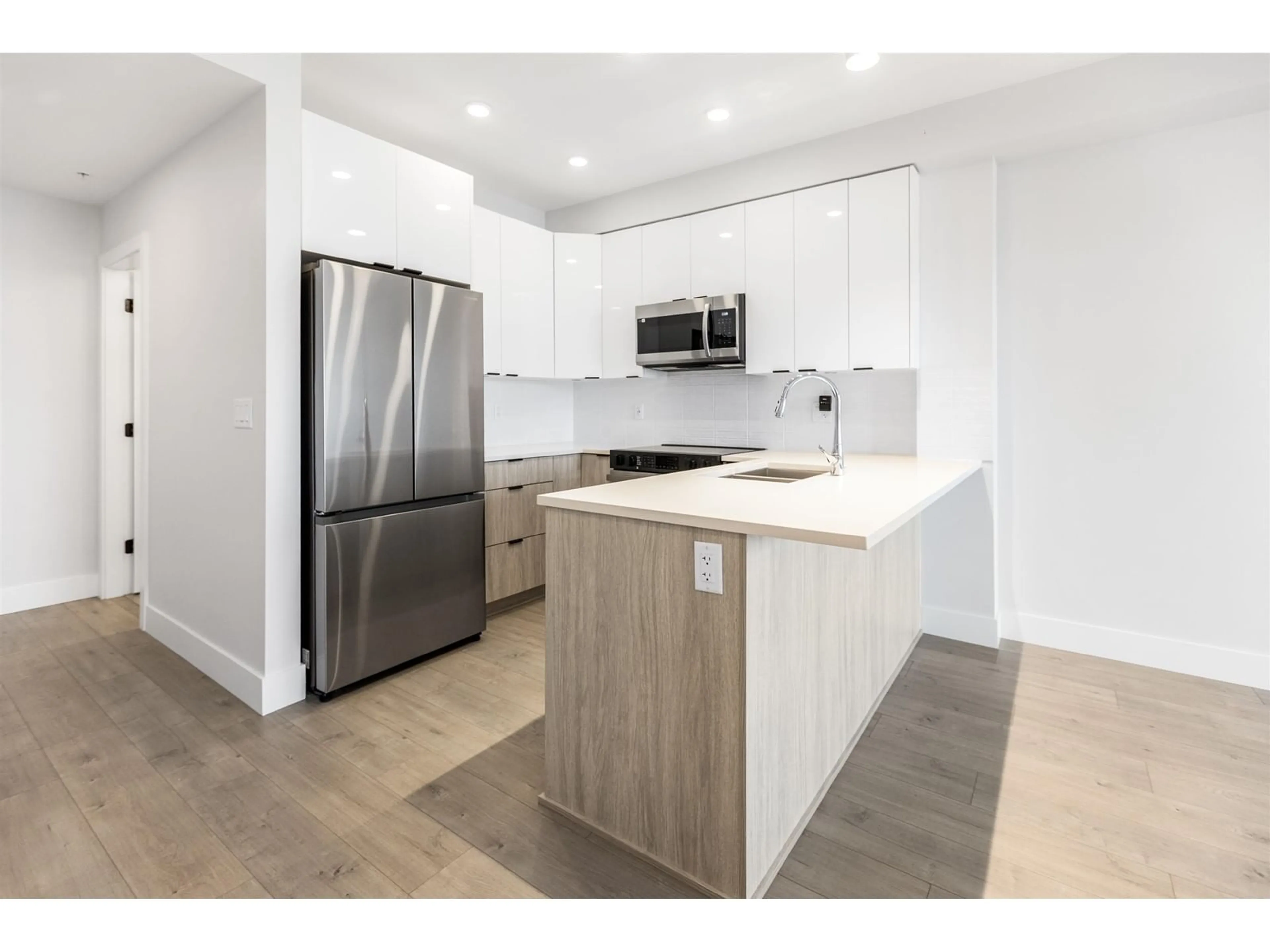 Standard kitchen, wood floors for 212 20061 FRASER HIGHWAY, Langley British Columbia V3A0R4