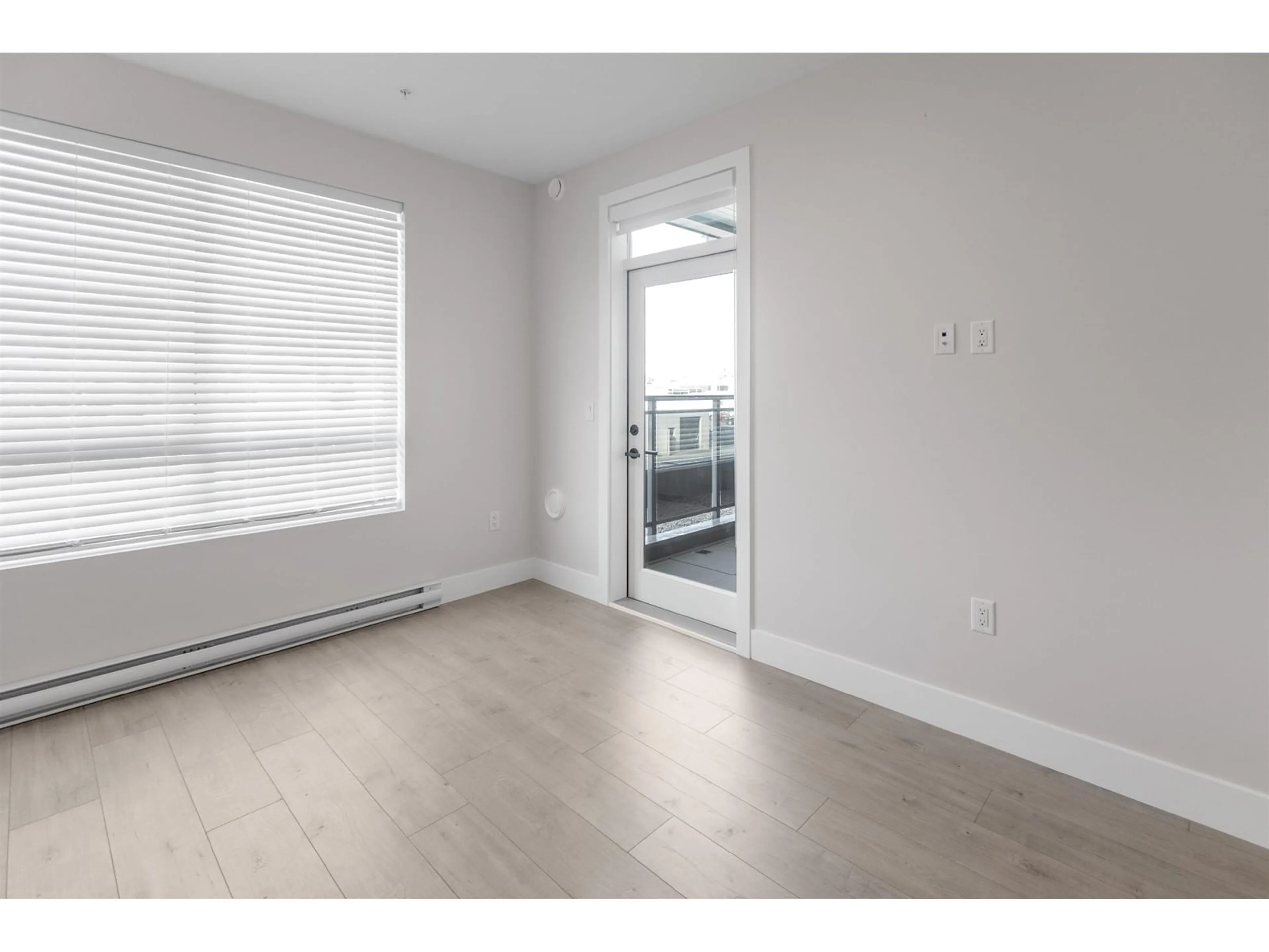 A pic of a room, not visible floor for 212 20061 FRASER HIGHWAY, Langley British Columbia V3A0R4