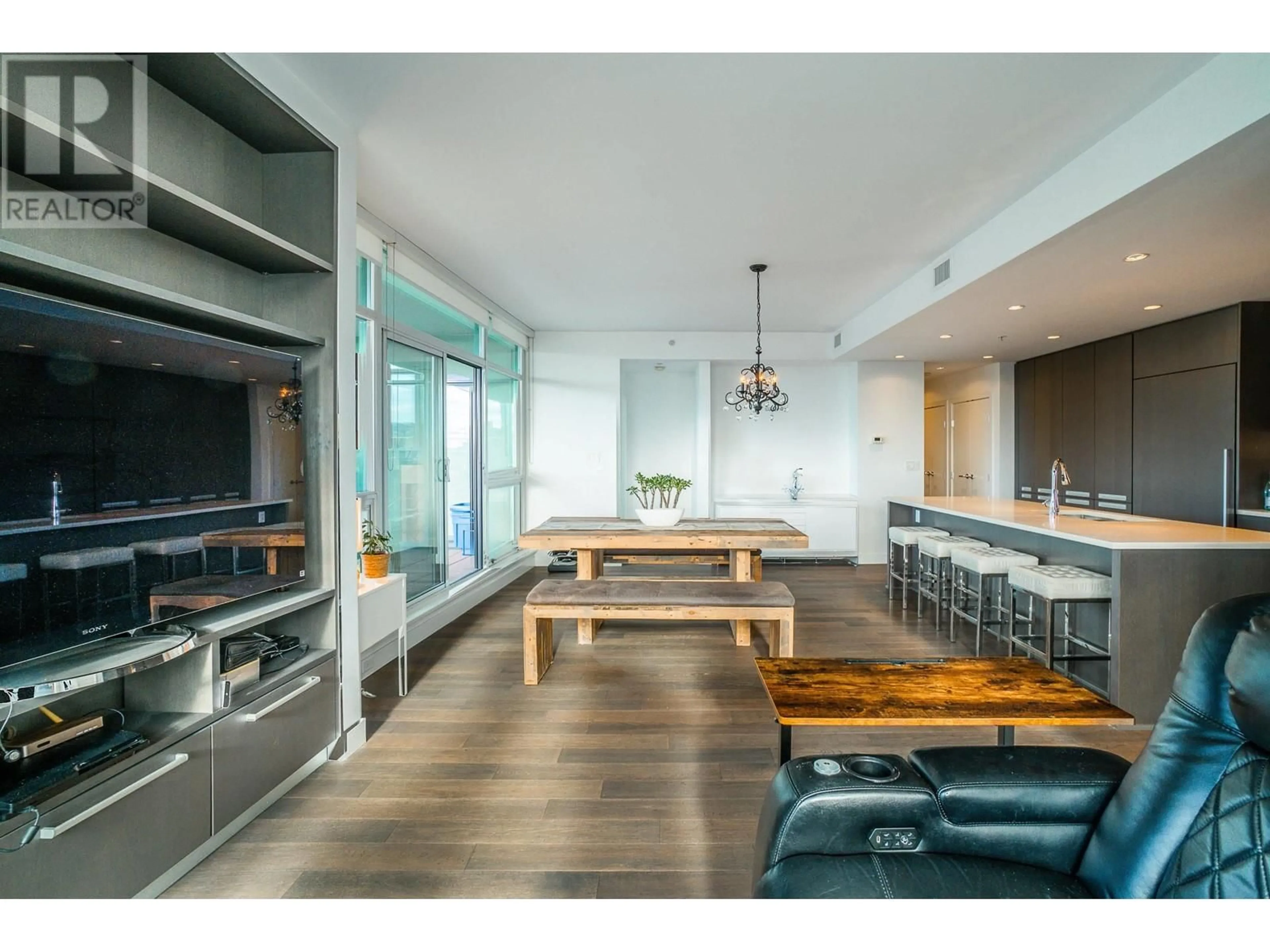 Open concept kitchen, wood/laminate floor for 1602 - 288 1ST AVENUE, Vancouver British Columbia V5Y0E9