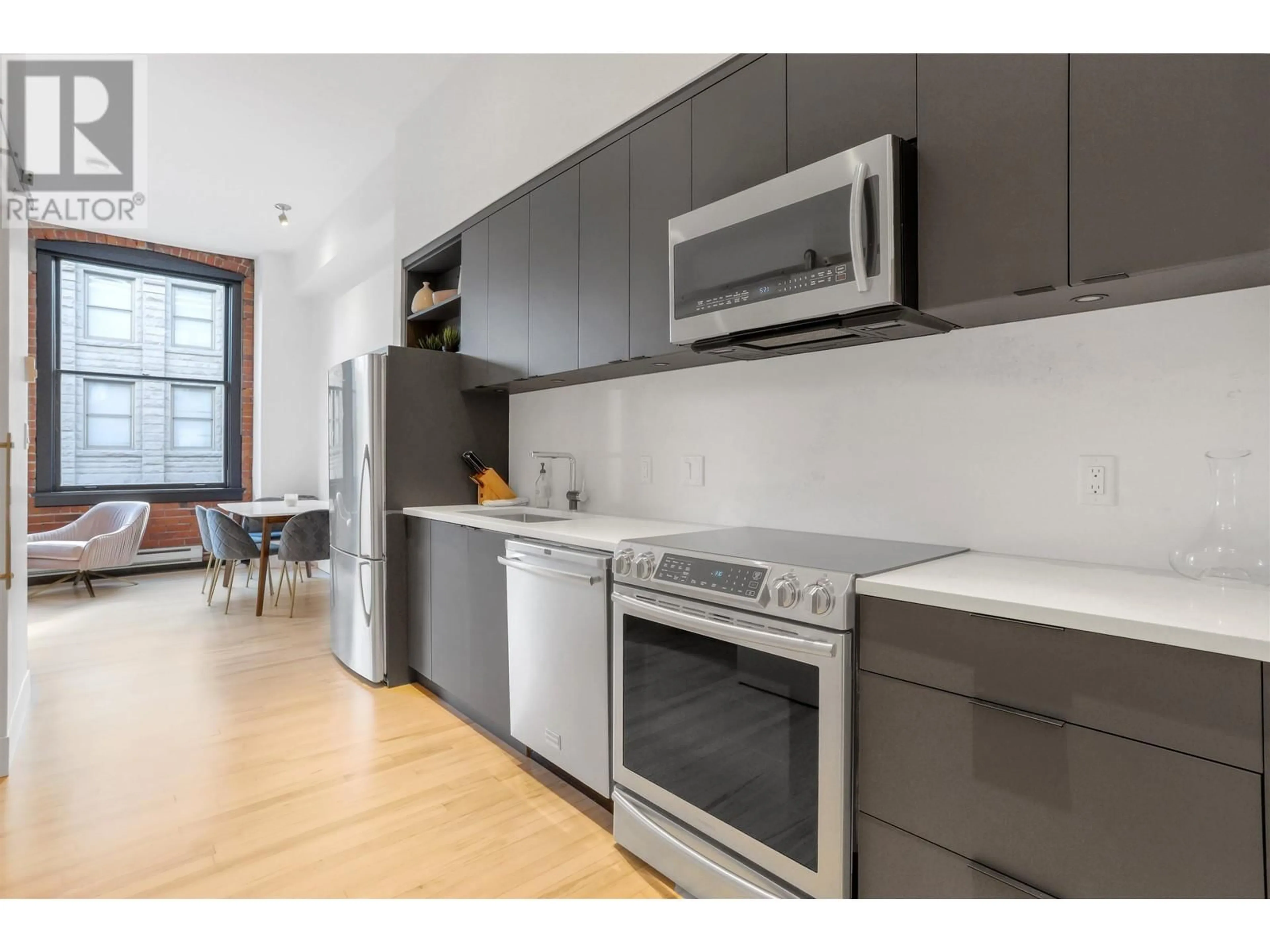 Standard kitchen for 201 345 WATER STREET, Vancouver British Columbia V6B1B8