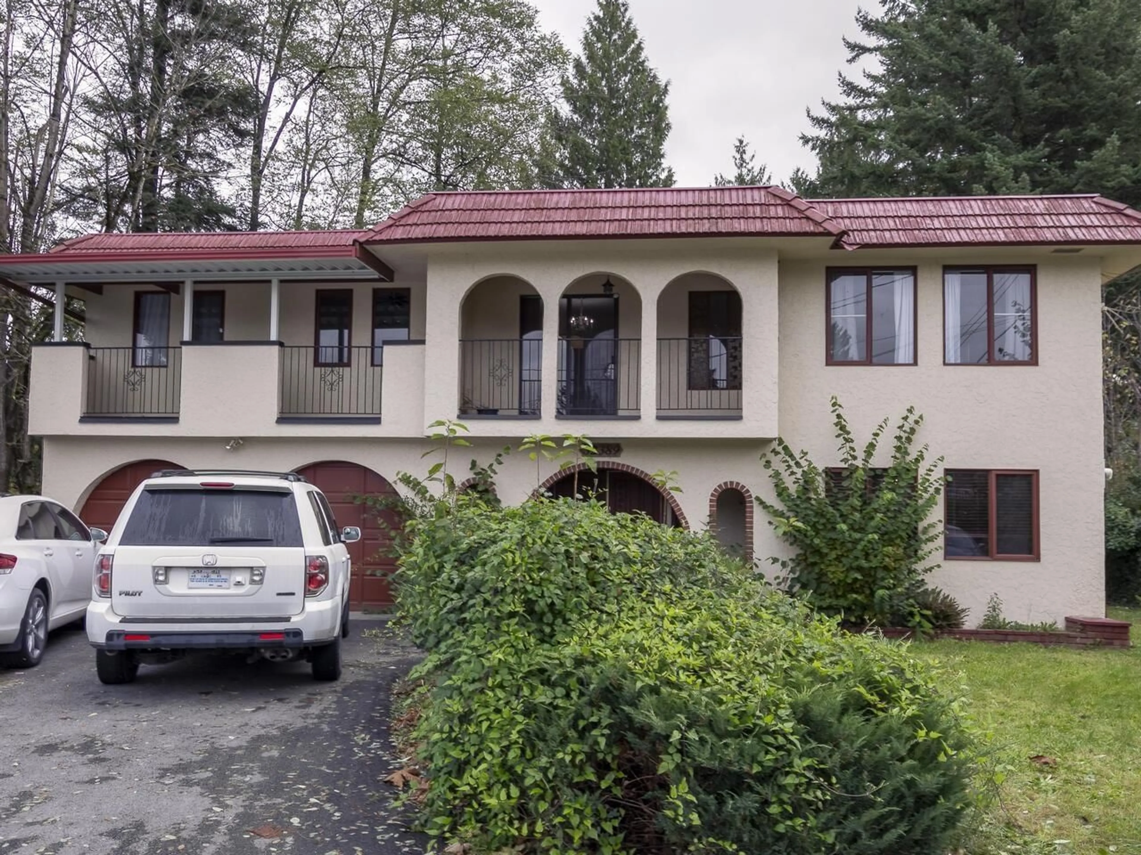 Home with vinyl exterior material, street for 32389 CHICKADEE, Mission British Columbia V2V5A9