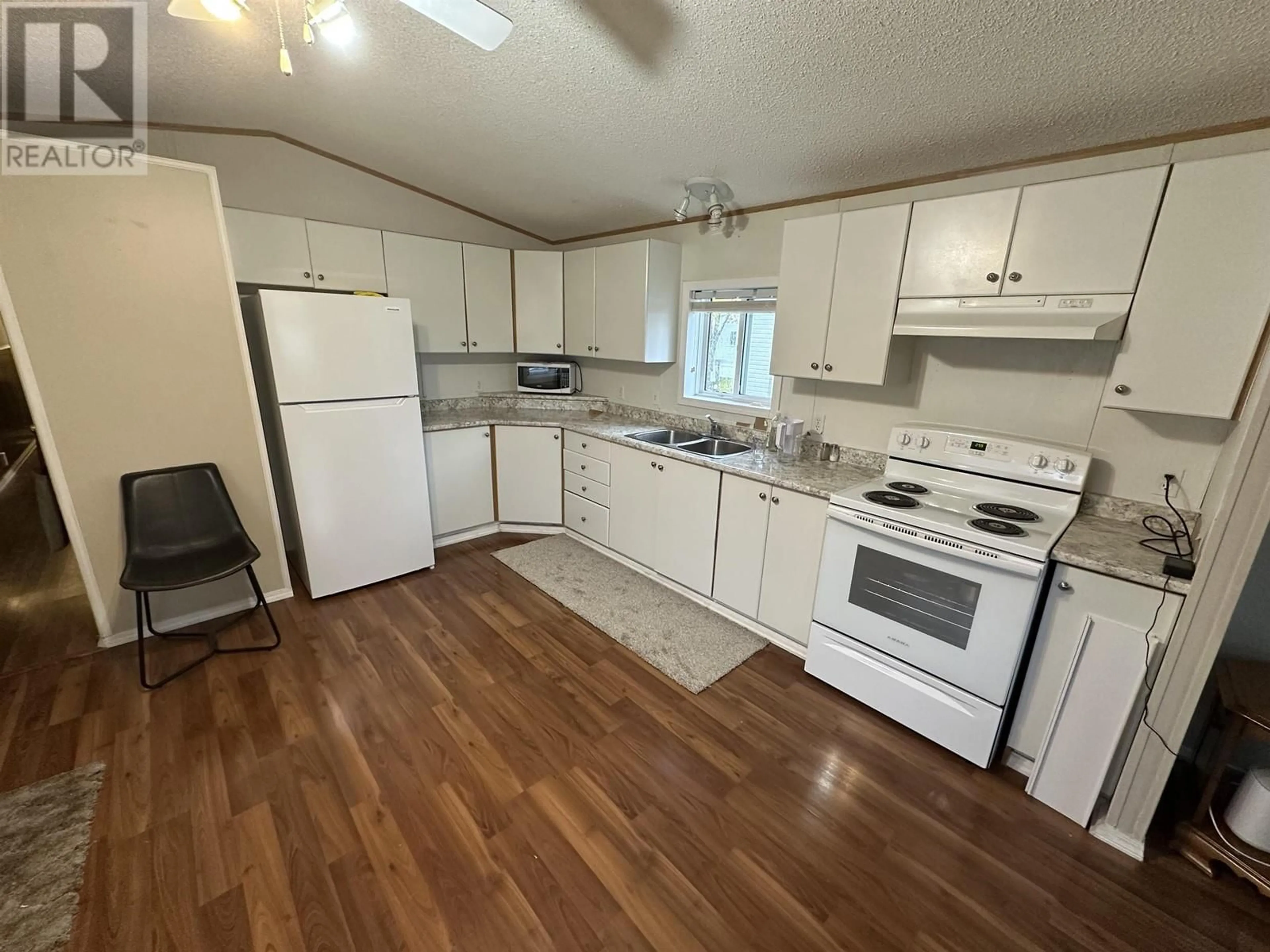 Standard kitchen, unknown floor, cottage for 61 7100 ALDEEN ROAD, Prince George British Columbia V2N5R5