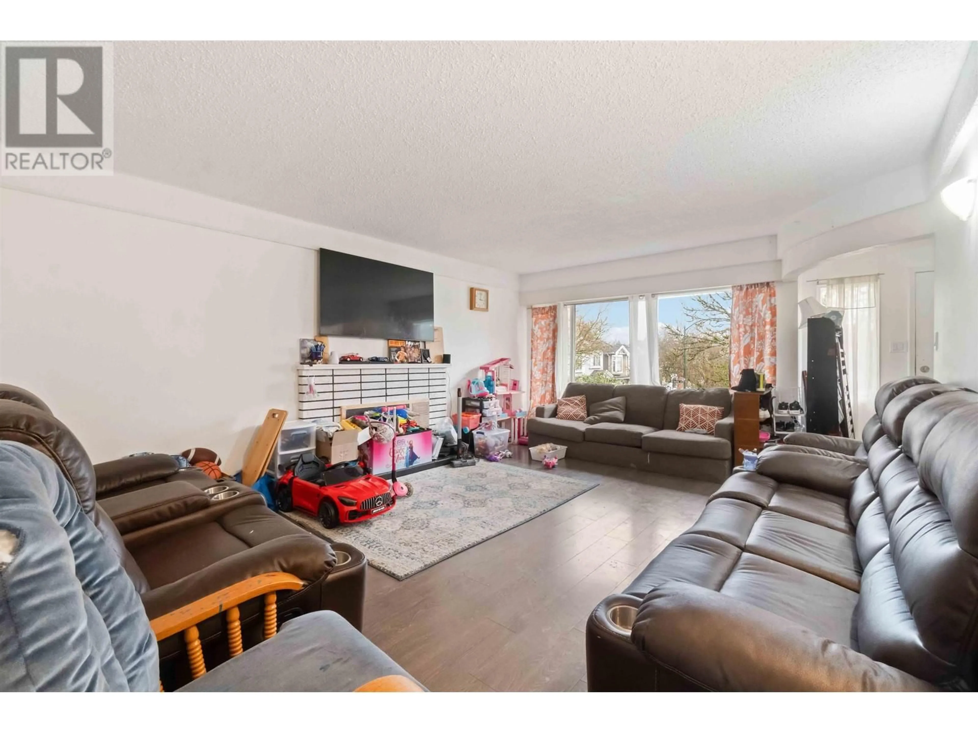 Living room, wood floors for 5735 EARLES STREET, Vancouver British Columbia V5R3S4