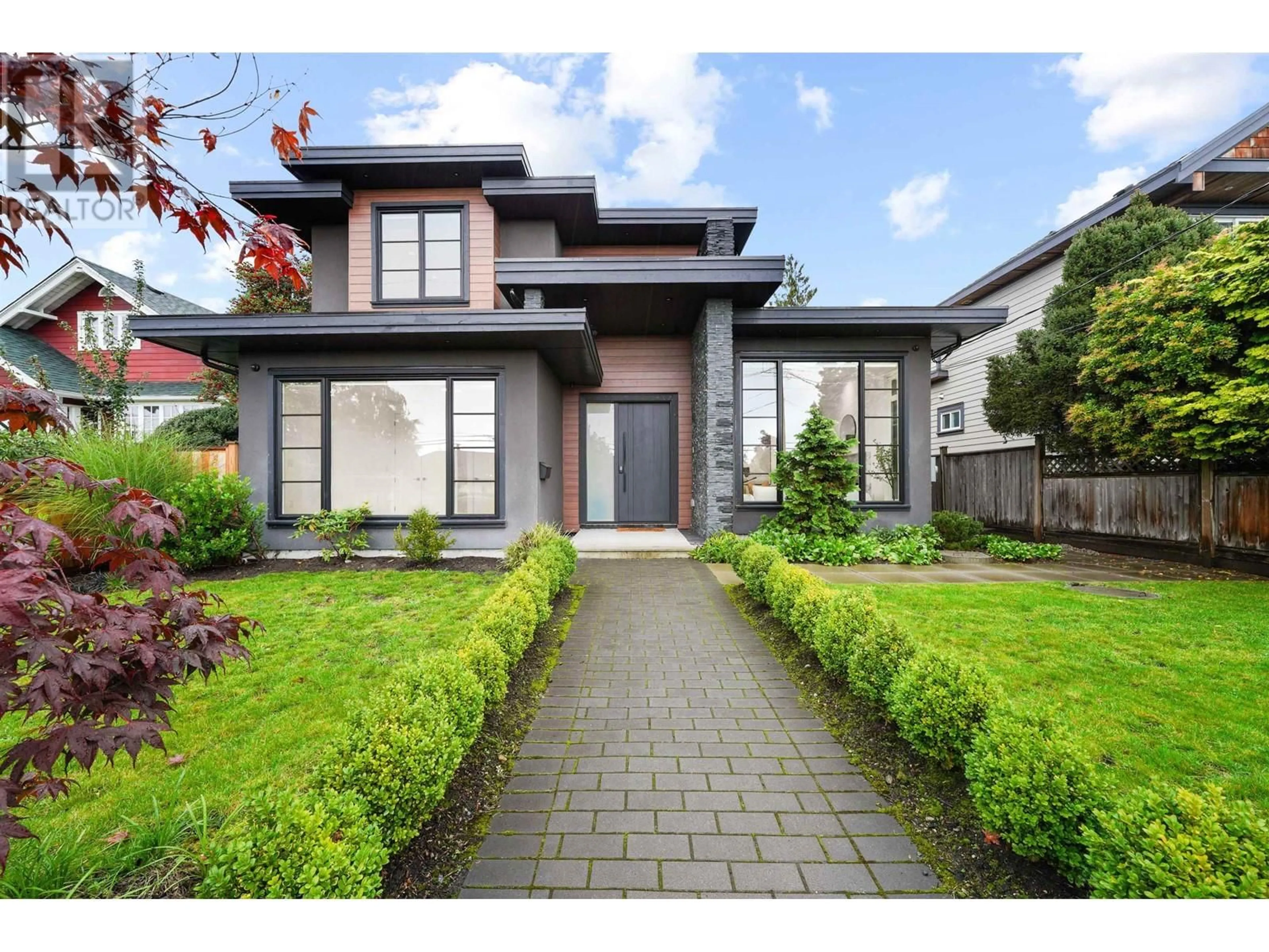 Frontside or backside of a home, cottage for 748 E 8TH STREET, North Vancouver British Columbia V7L2A2