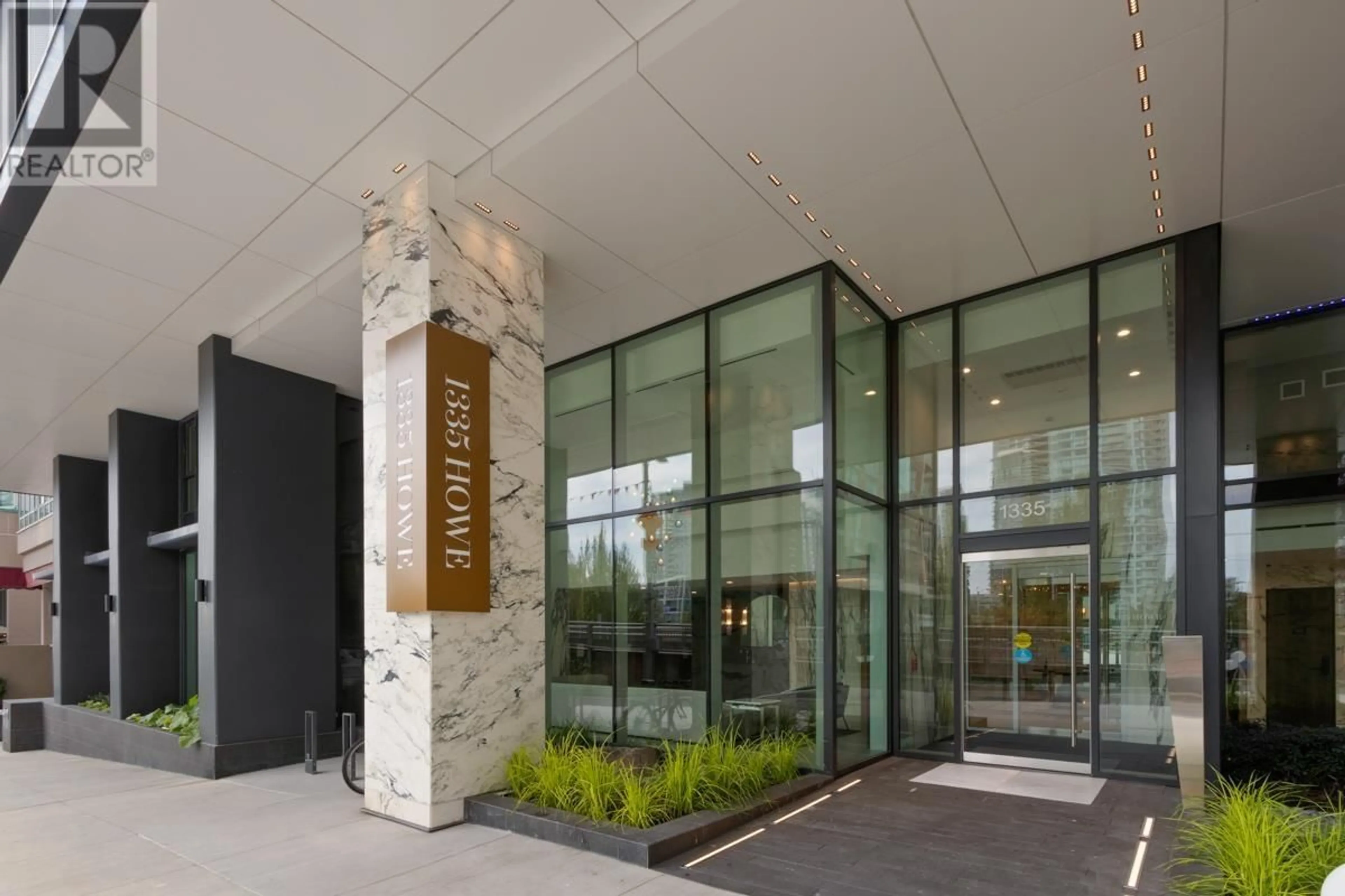 Indoor foyer, ceramic floors for 1504 1335 HOWE STREET, Vancouver British Columbia V6Z0H1