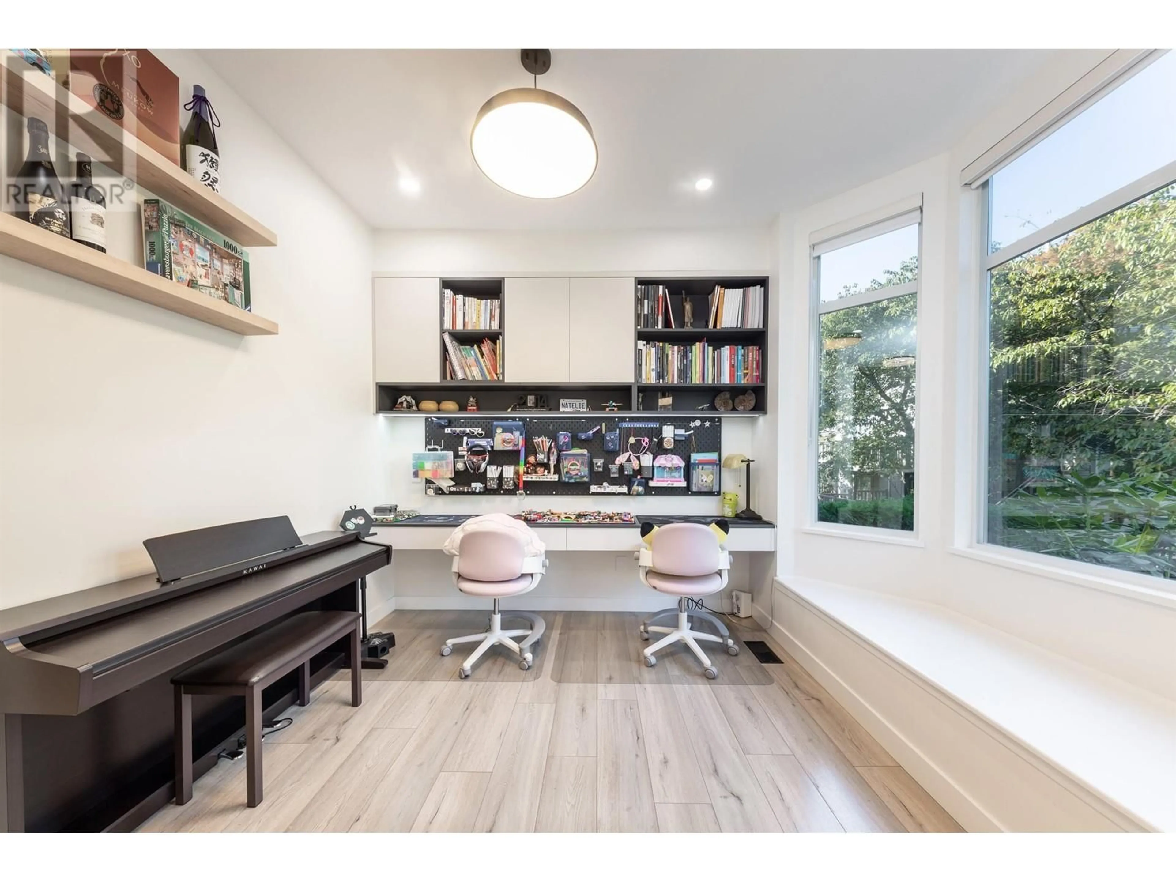 Other indoor space, wood floors for 21 6179 NO. 1 ROAD, Richmond British Columbia V7C1T4