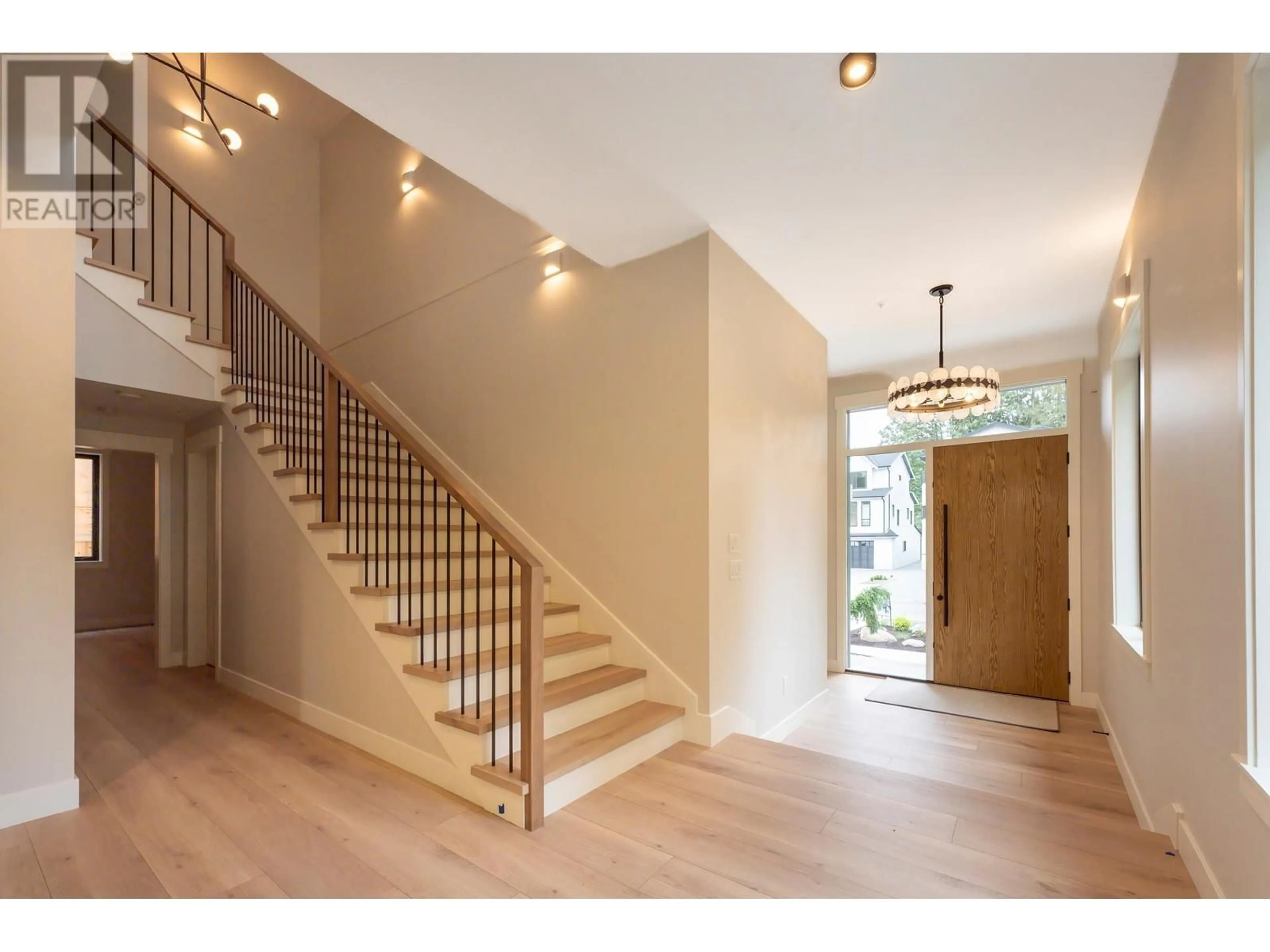 Indoor entryway, wood floors for 12853 SHELDRAKE COURT, Maple Ridge British Columbia V4R2R7