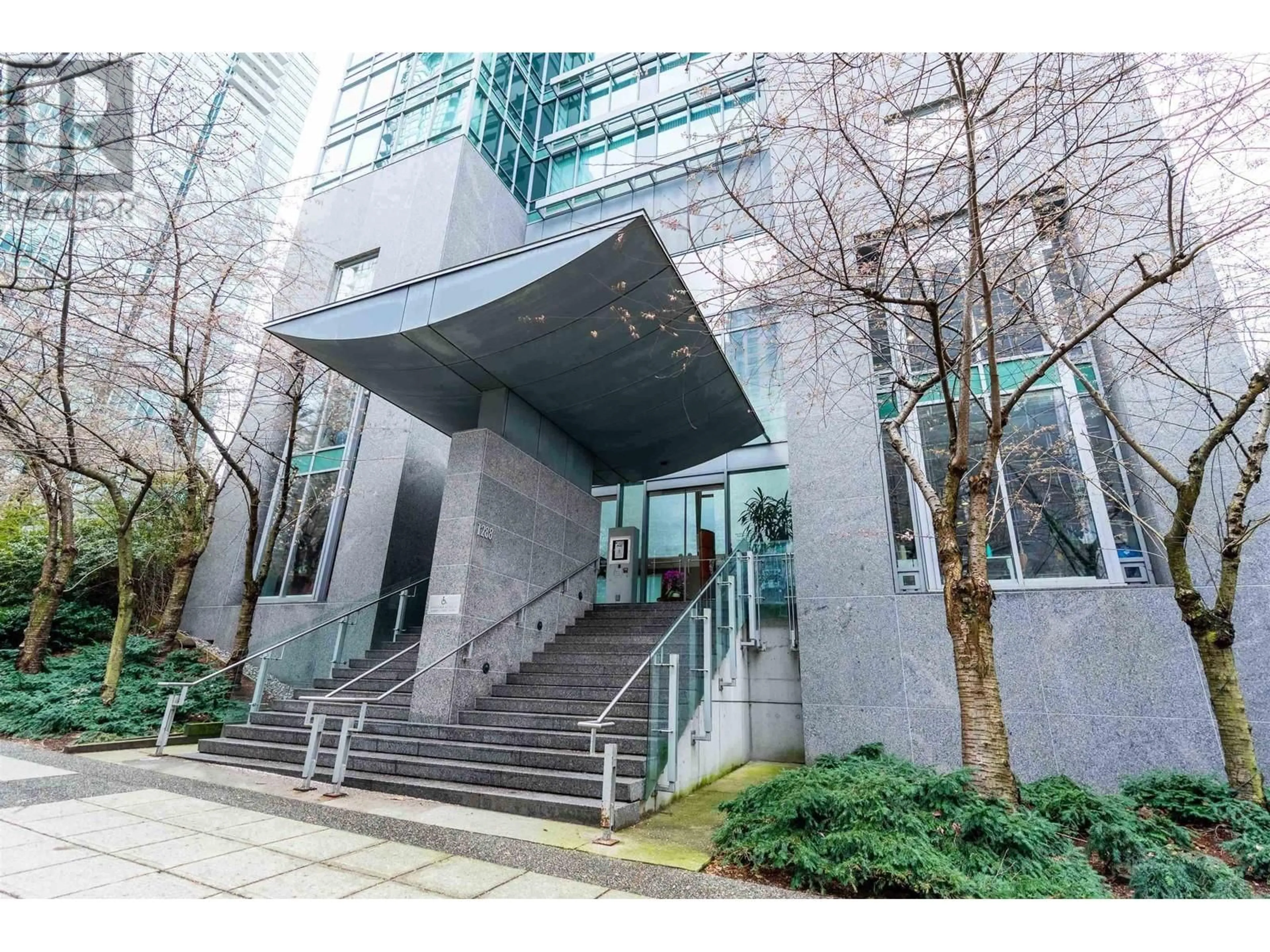 Indoor foyer for 1501 - 1288 GEORGIA STREET, Vancouver British Columbia V6E4R3