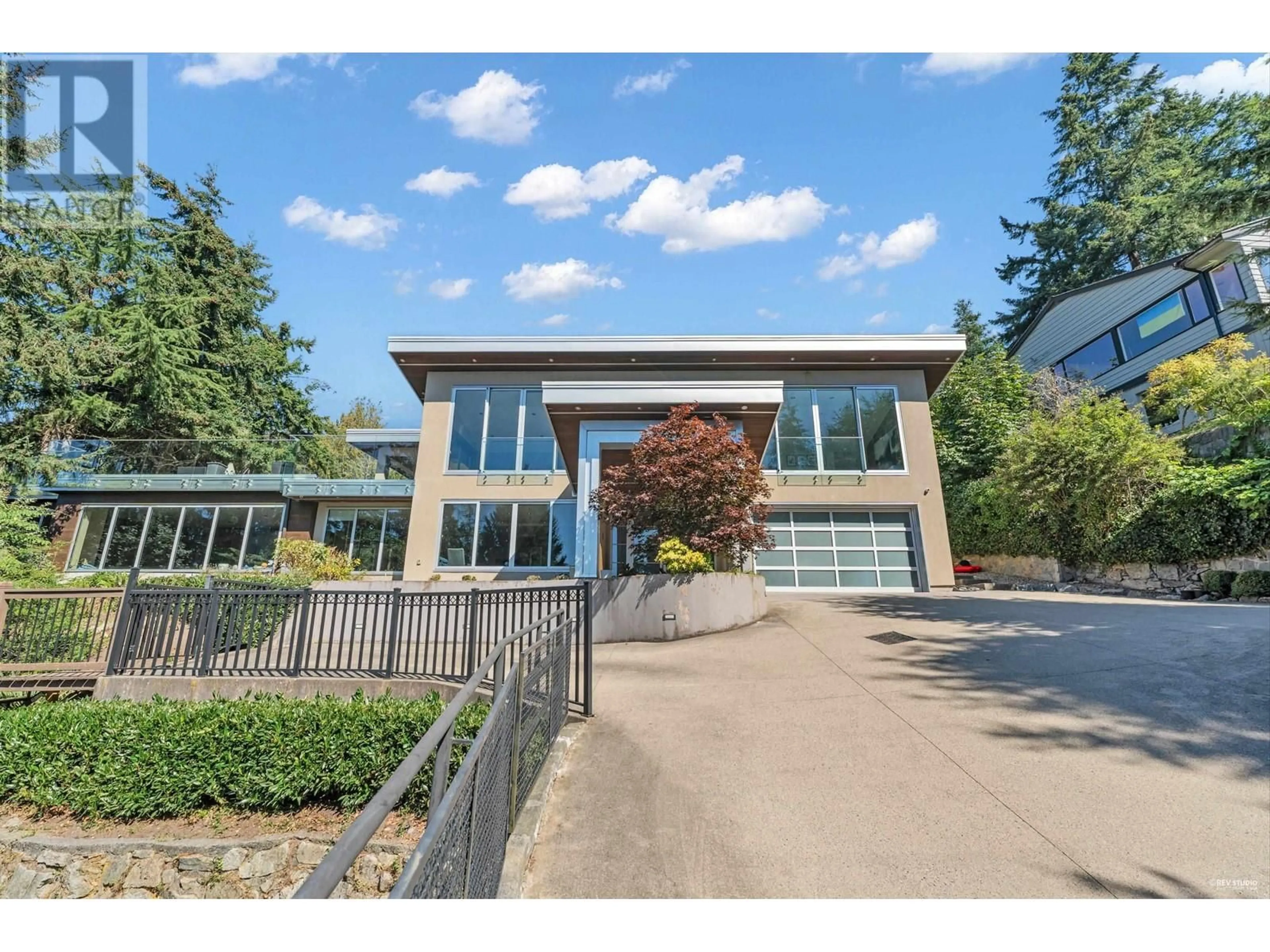 A pic from exterior of the house or condo, the front or back of building for 3865 SOUTHRIDGE AVENUE, West Vancouver British Columbia V7V3H9