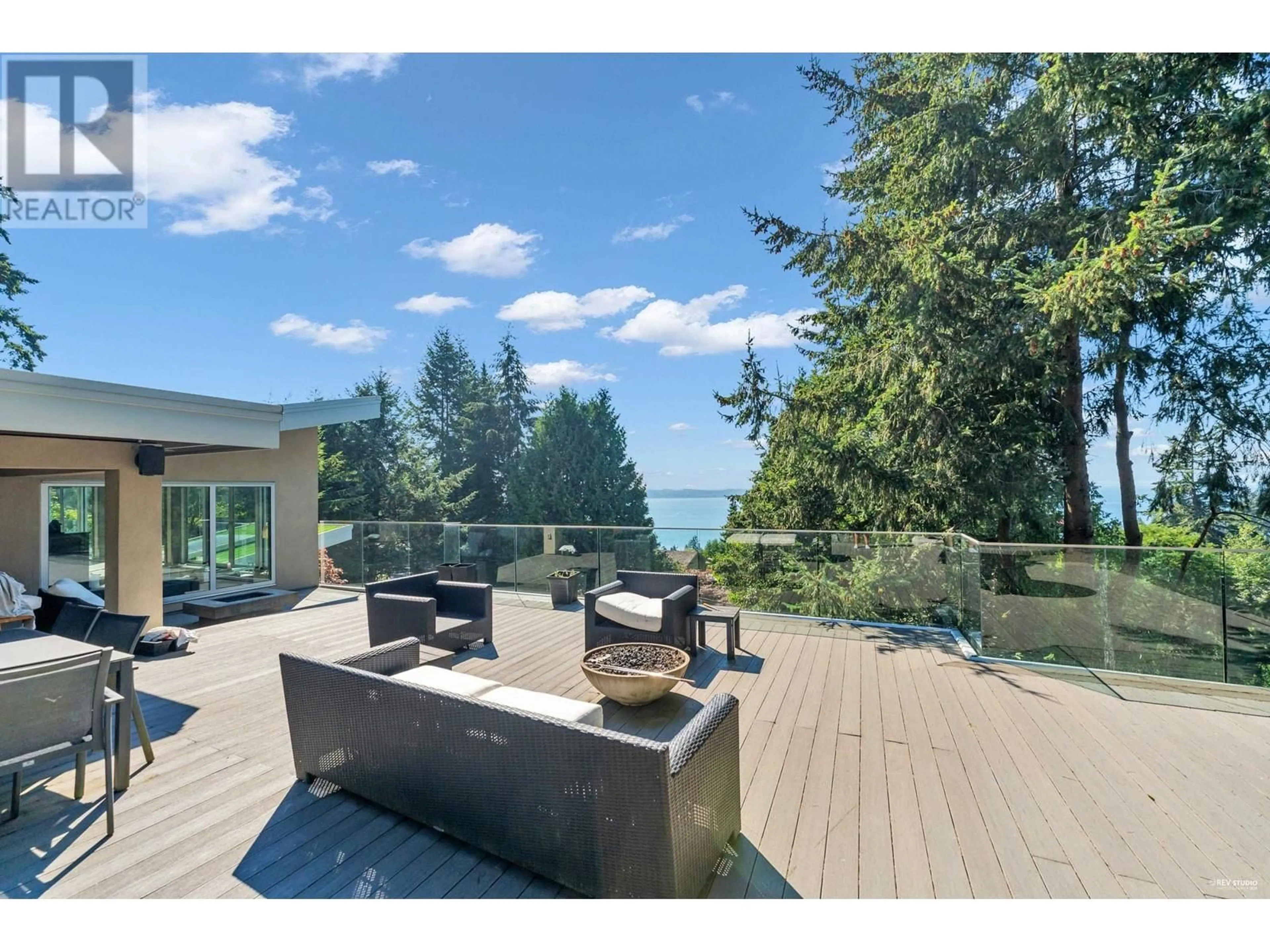 Patio, lake for 3865 SOUTHRIDGE AVENUE, West Vancouver British Columbia V7V3H9