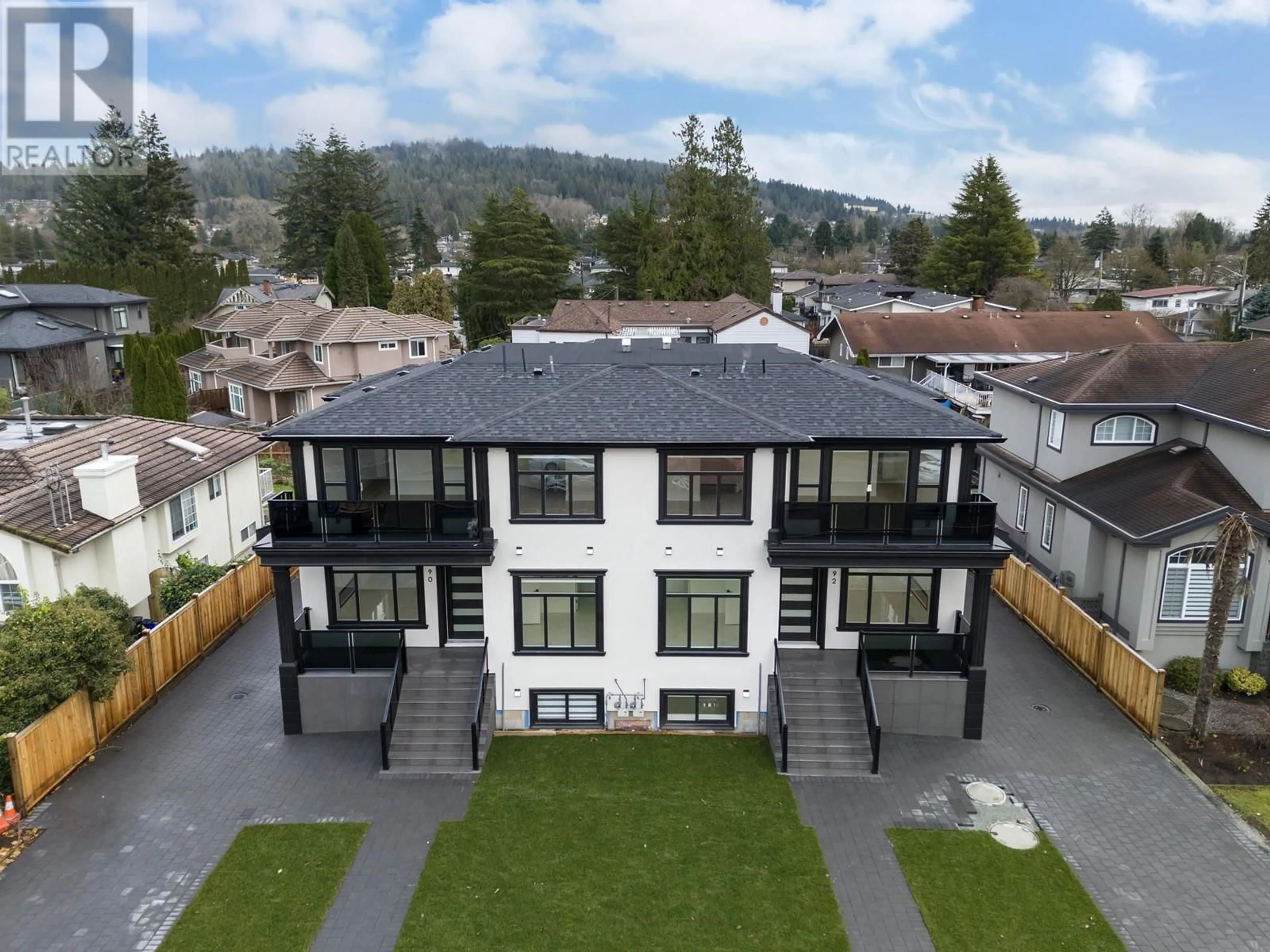 A pic from outside/outdoor area/front of a property/back of a property/a pic from drone, mountain view for 890 SPERLING AVENUE, Burnaby British Columbia V5B4H8