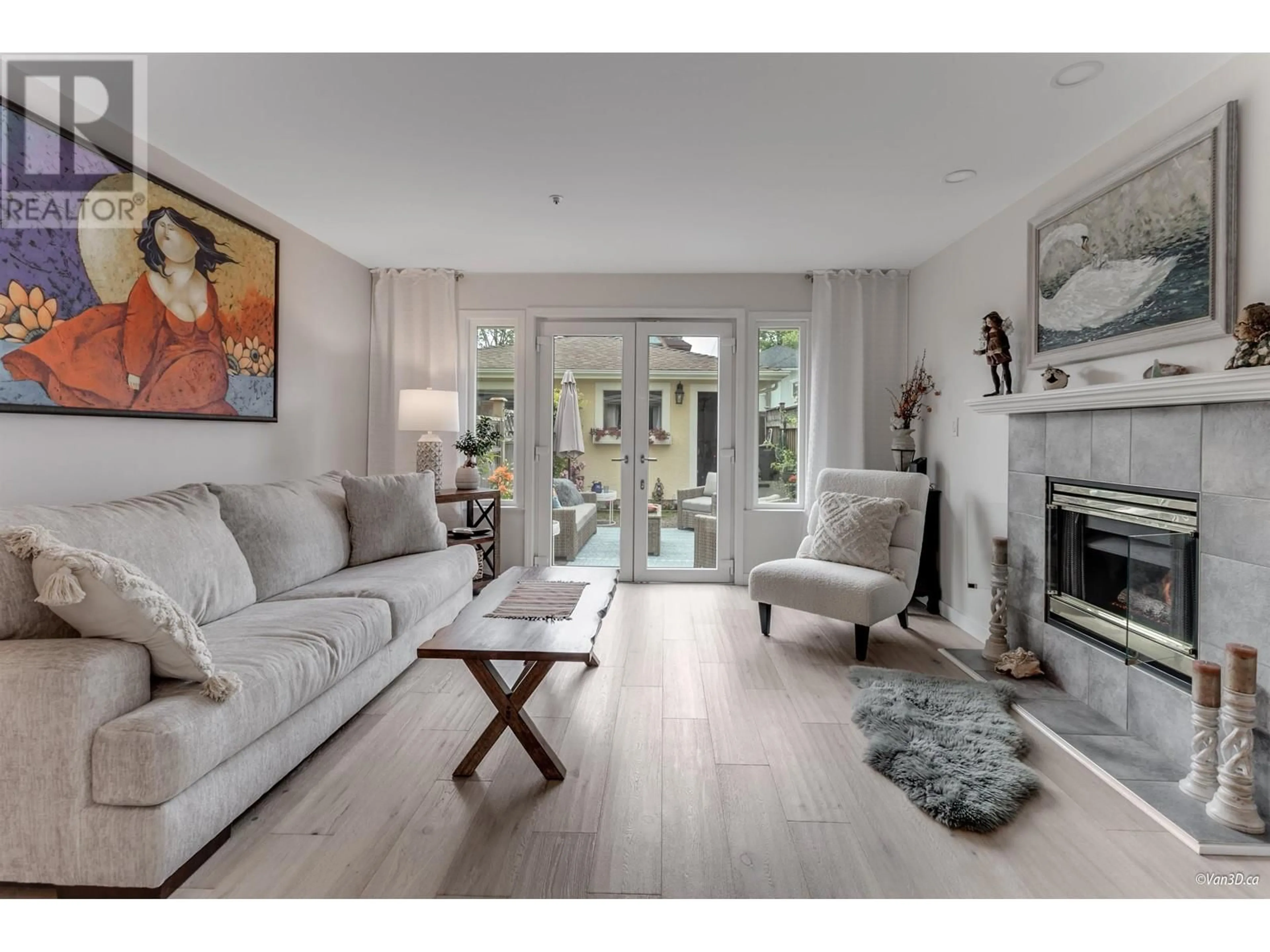 Living room, wood floors for 2057 E 5TH AVENUE, Vancouver British Columbia V5N1M3