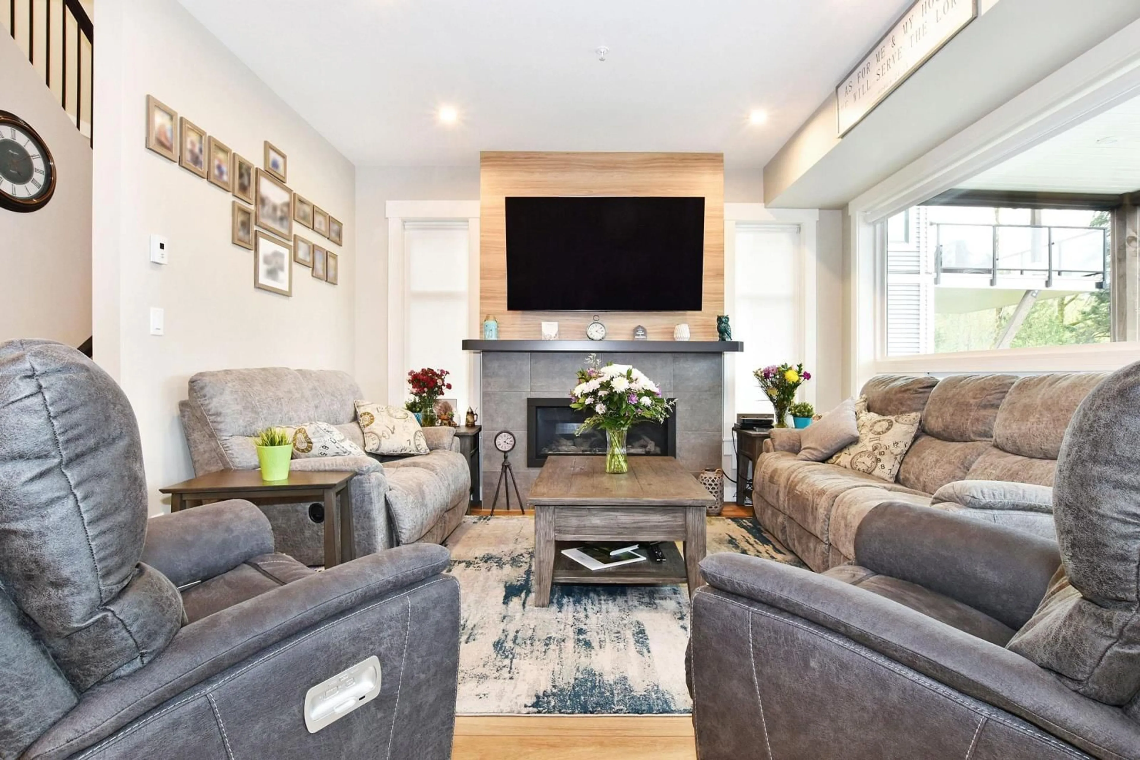 Living room, wood floors for 4 43575 CHILLIWACK MOUNTAIN ROAD, Chilliwack British Columbia V2R6B9