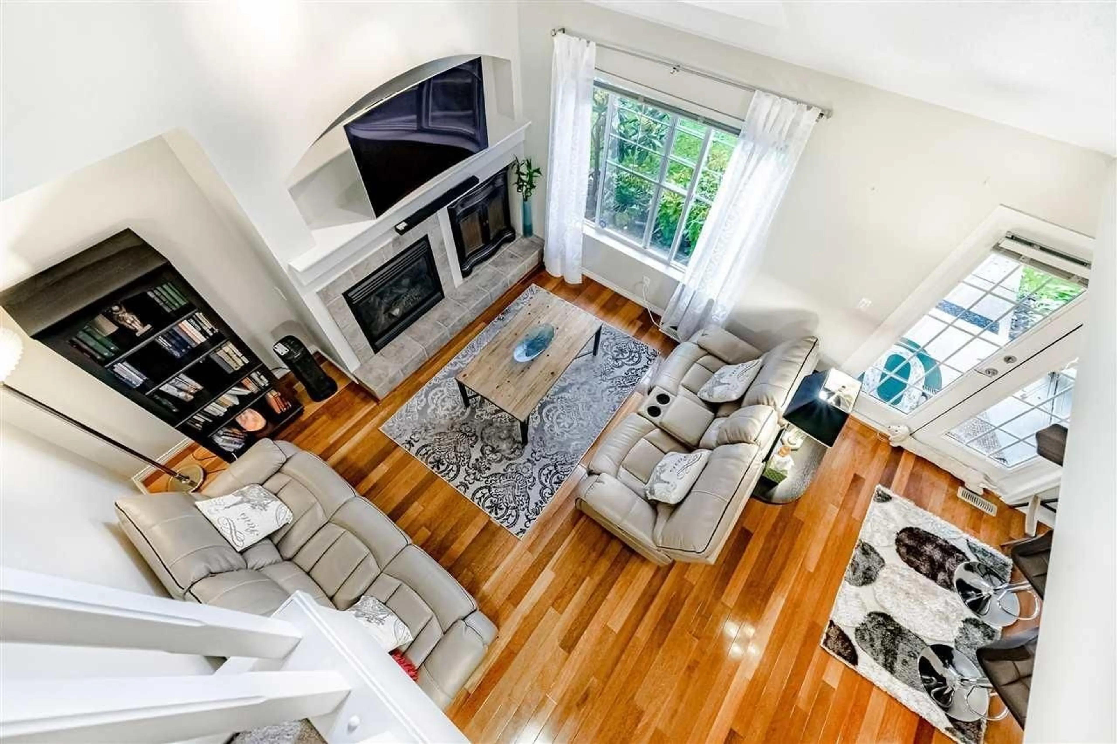 Living room, wood floors for 2 17097 64 AVENUE, Surrey British Columbia V3S1Y5