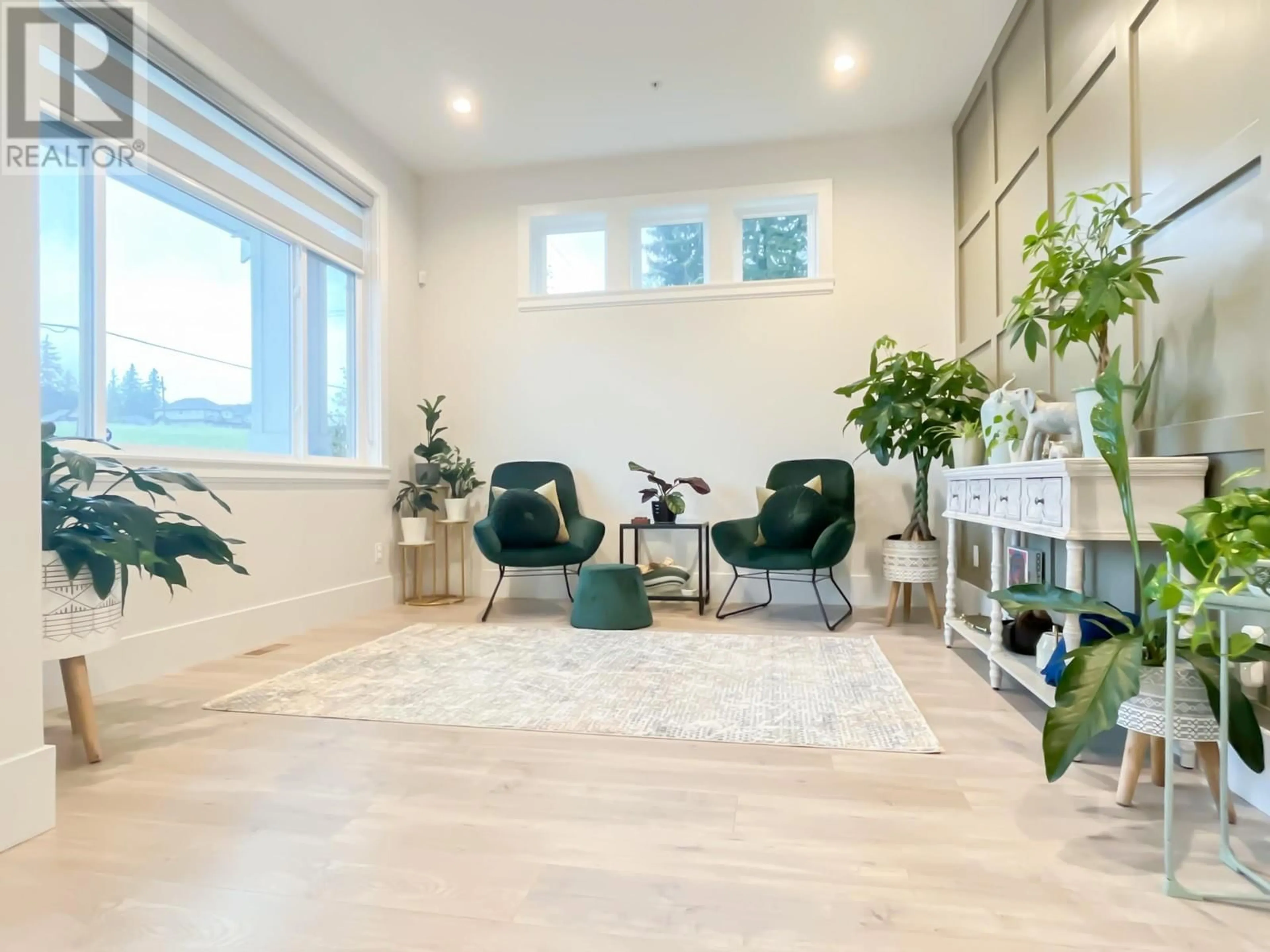 Indoor entryway, wood floors for 11046 240 STREET, Maple Ridge British Columbia V2W1H6