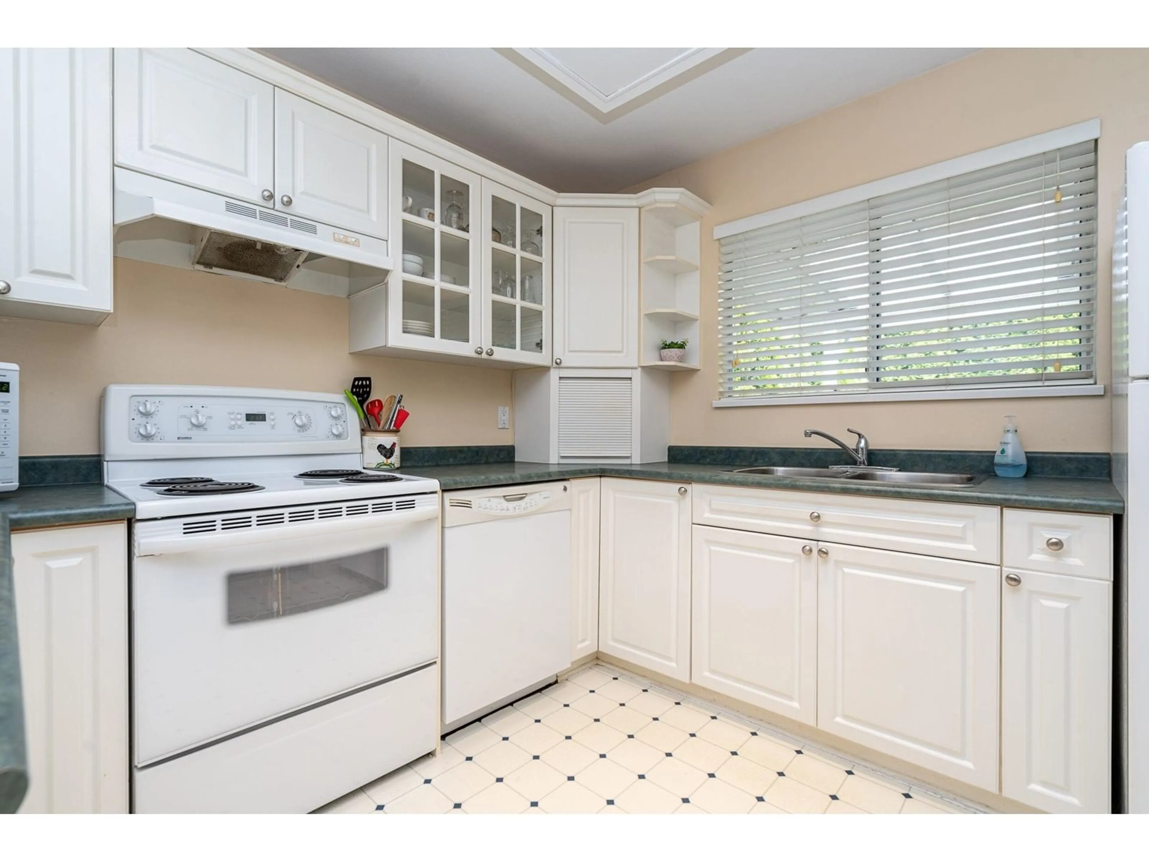 Standard kitchen, wood floors, cottage for 8446 119A STREET, Delta British Columbia V4C7Z5