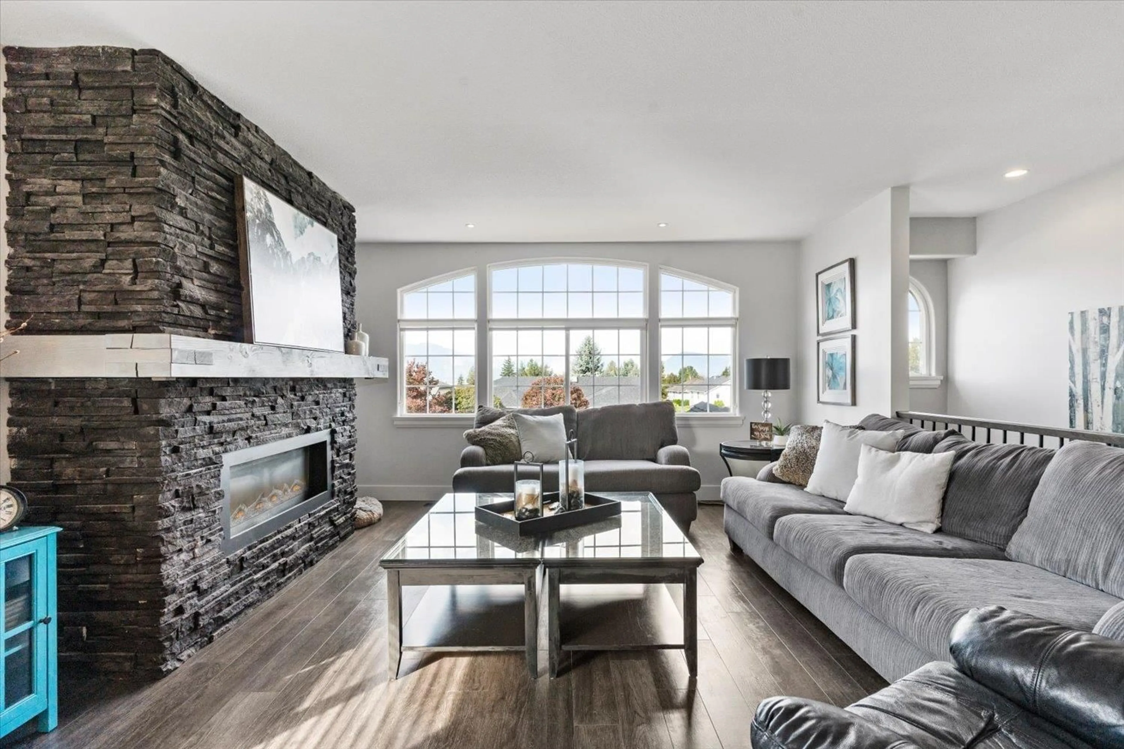 Living room, wood floors for 5562 TESKEY ROAD, Chilliwack British Columbia V2R3Y2