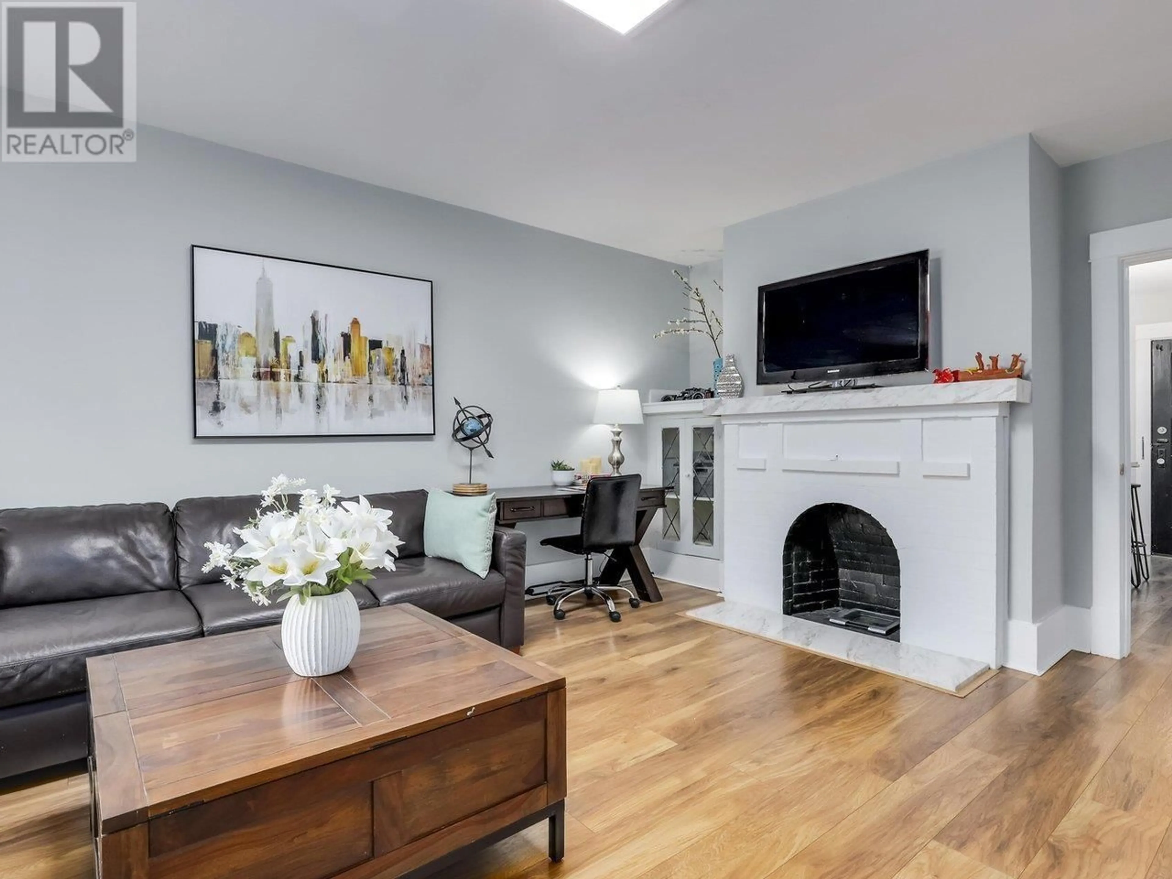 Living room, wood floors for 3628 W 5TH AVENUE, Vancouver British Columbia V6R1S2