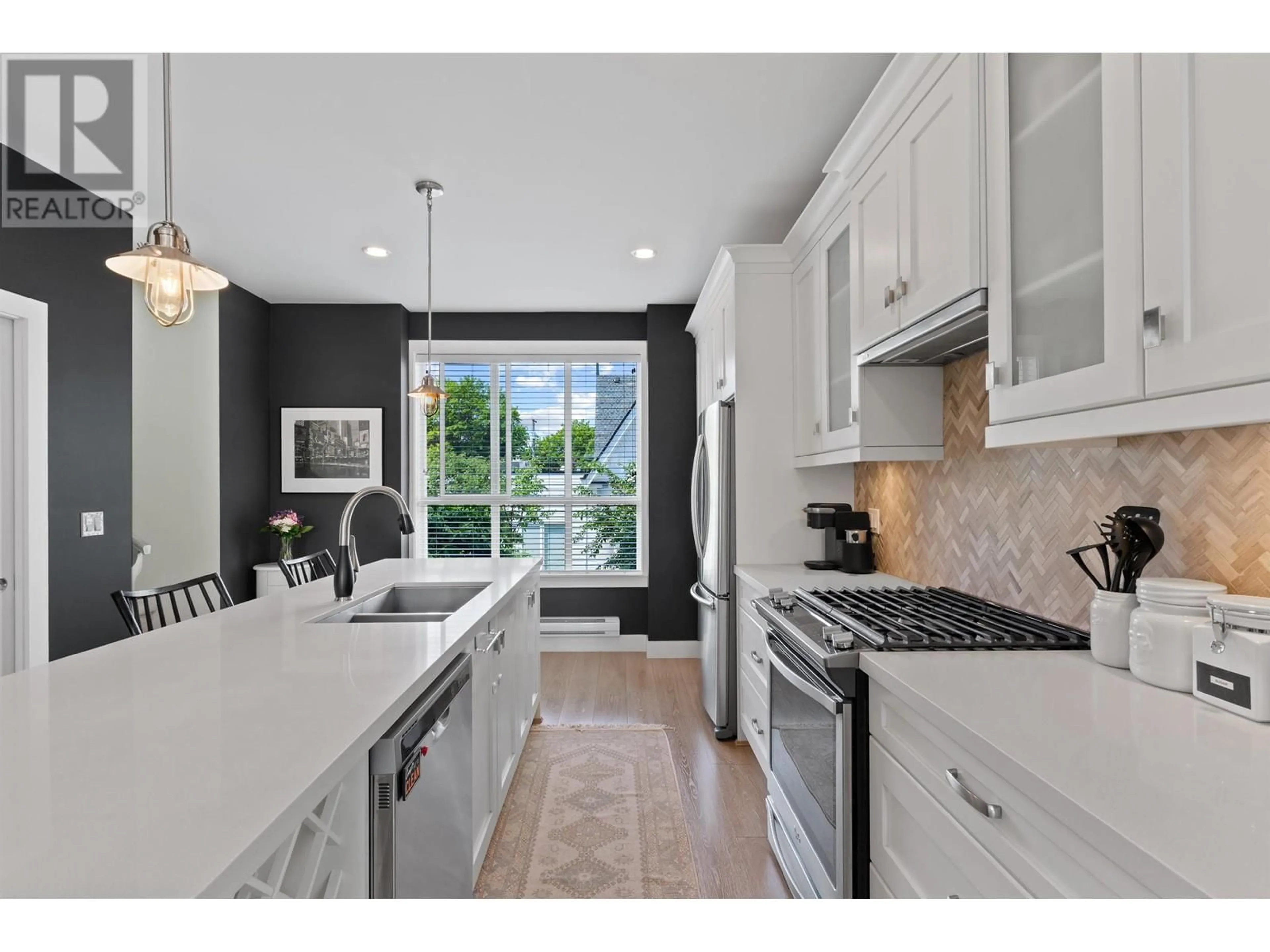 Open concept kitchen for 4 4949 47A AVENUE, Delta British Columbia V4K1T6