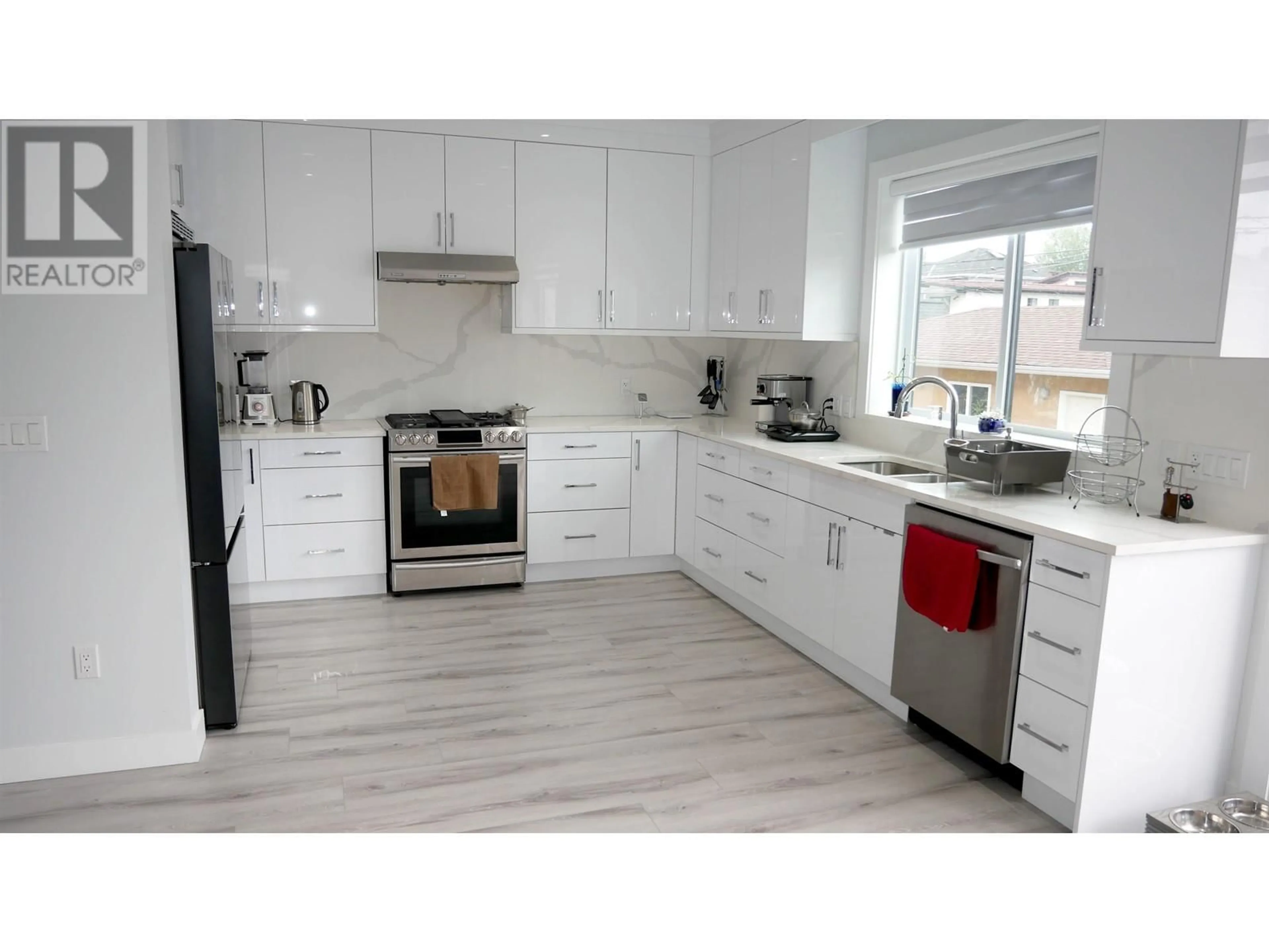 Open concept kitchen for 2577 PARKER STREET, Vancouver British Columbia V5K2T2