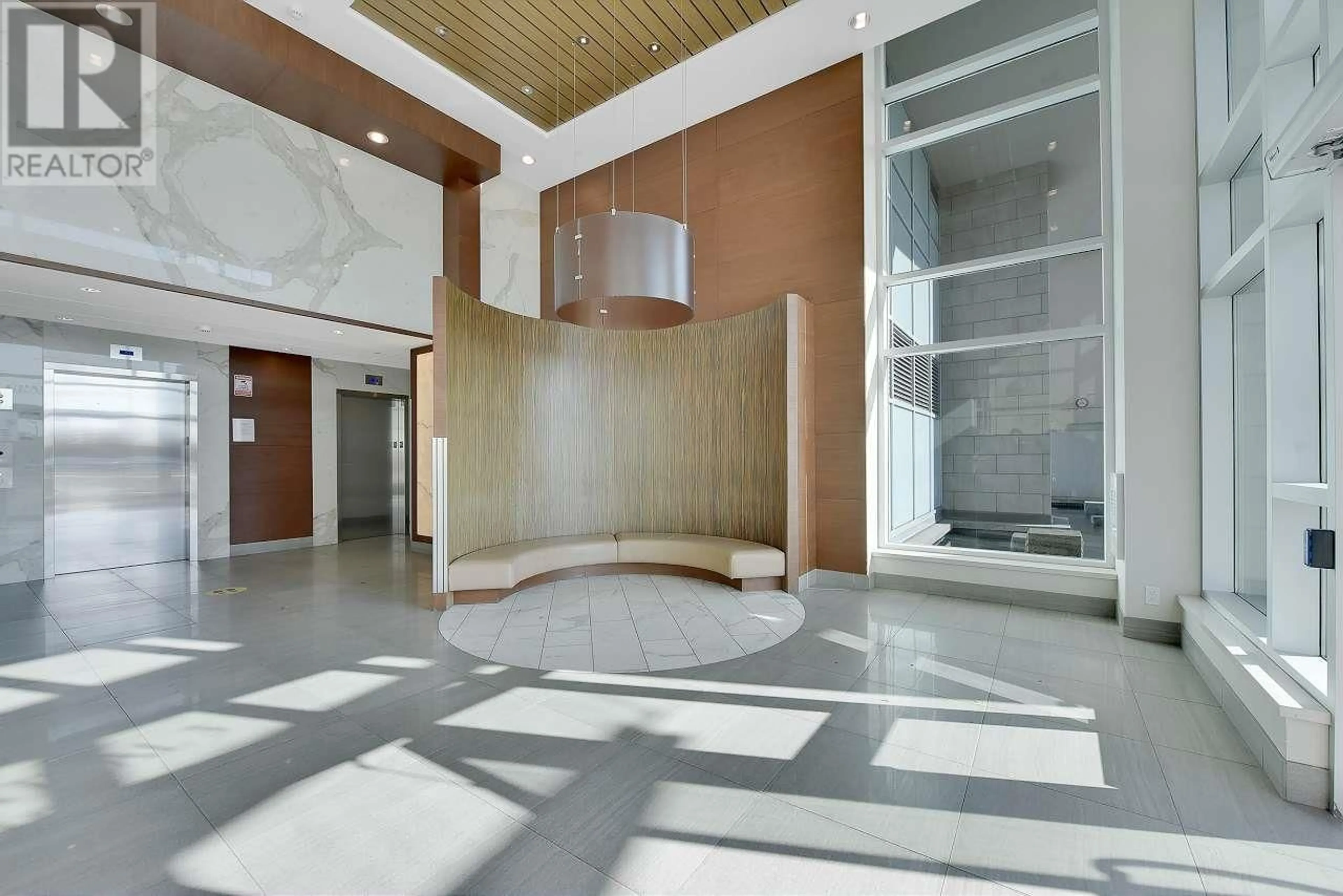 Indoor lobby, cement floor for 3207 2975 ATLANTIC AVENUE, Coquitlam British Columbia V3B0C5