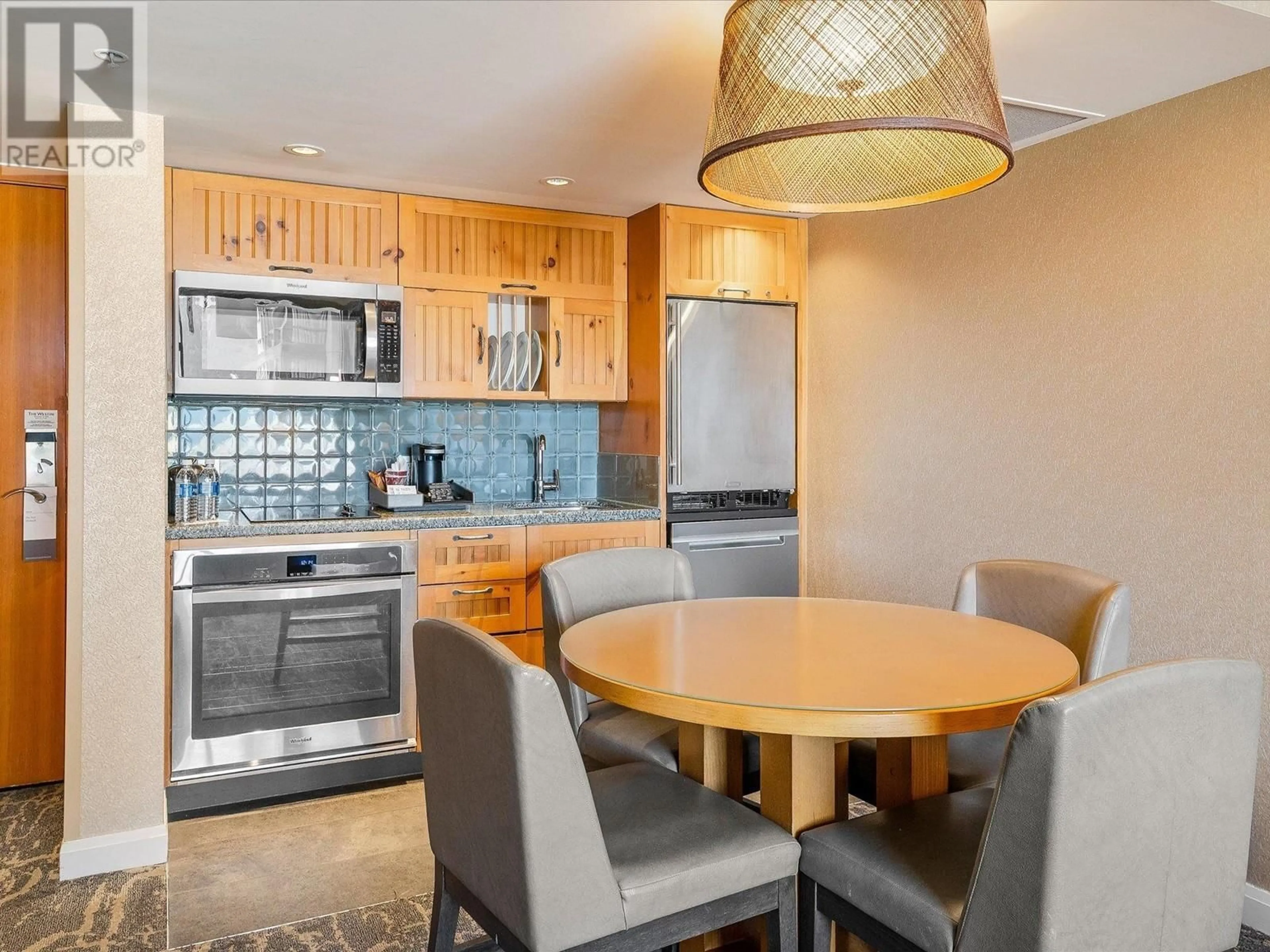 Standard kitchen, cottage for 978 4090 WHISTLER WAY, Whistler British Columbia V8E1J3